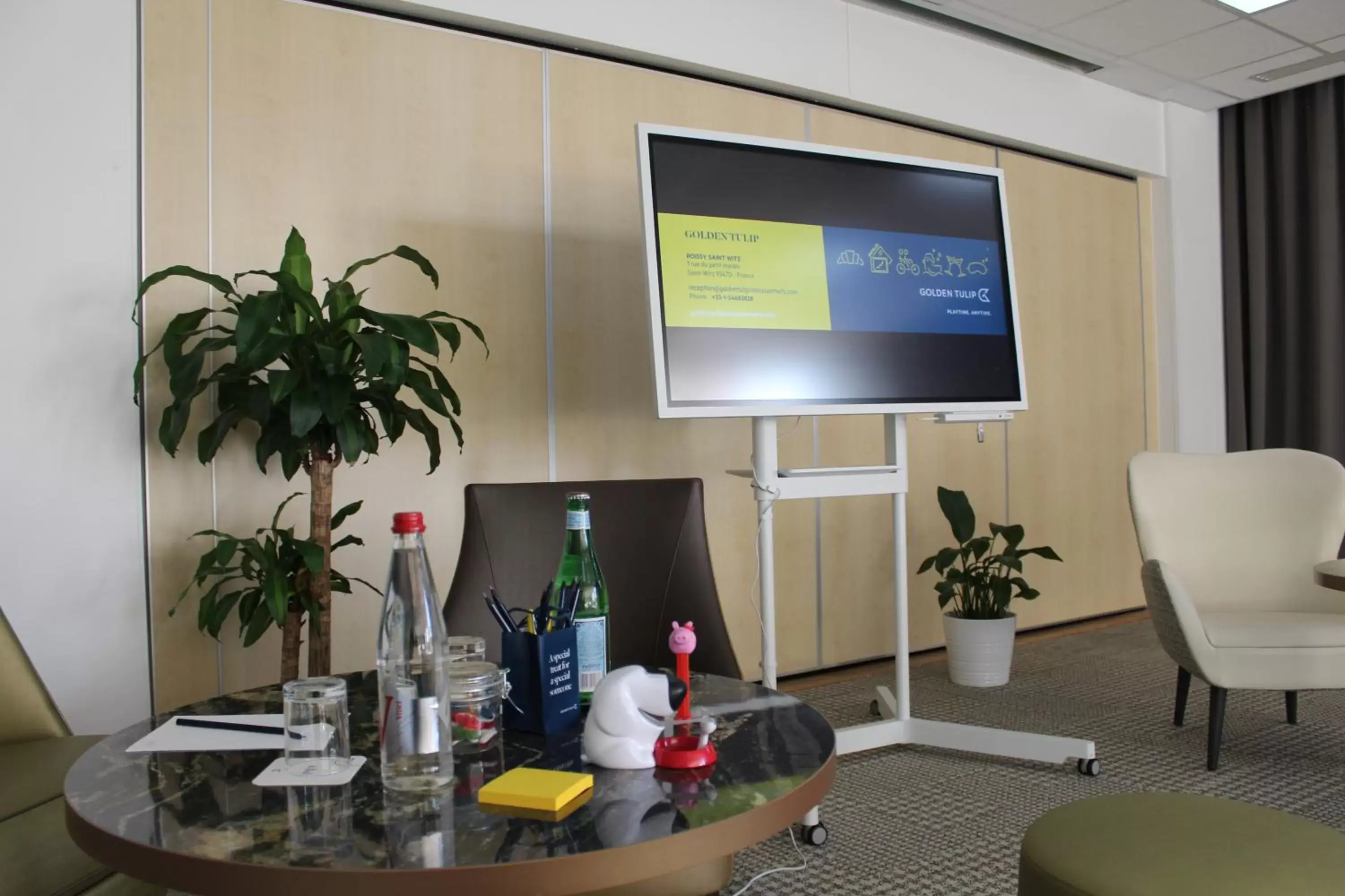 Business facilities, TV/Entertainment Center in Golden Tulip Roissy Saint Witz