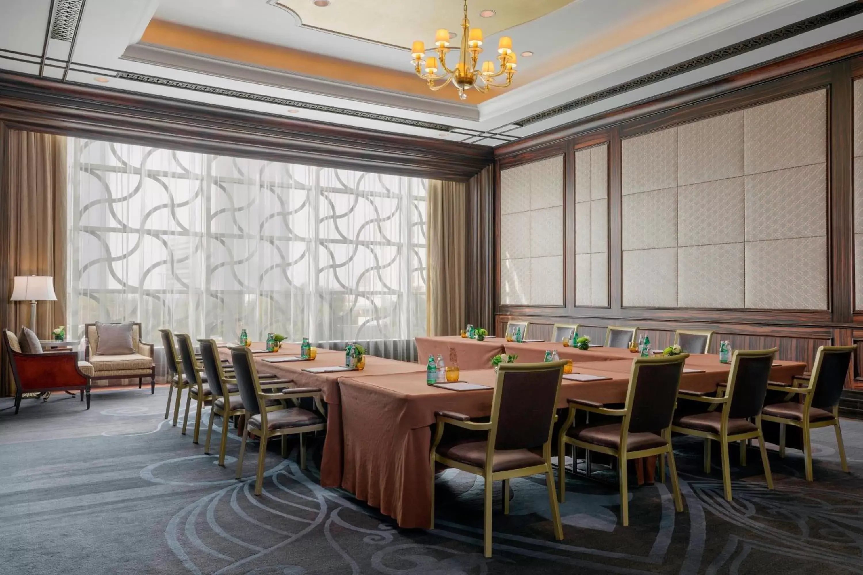 Meeting/conference room in The St. Regis Abu Dhabi