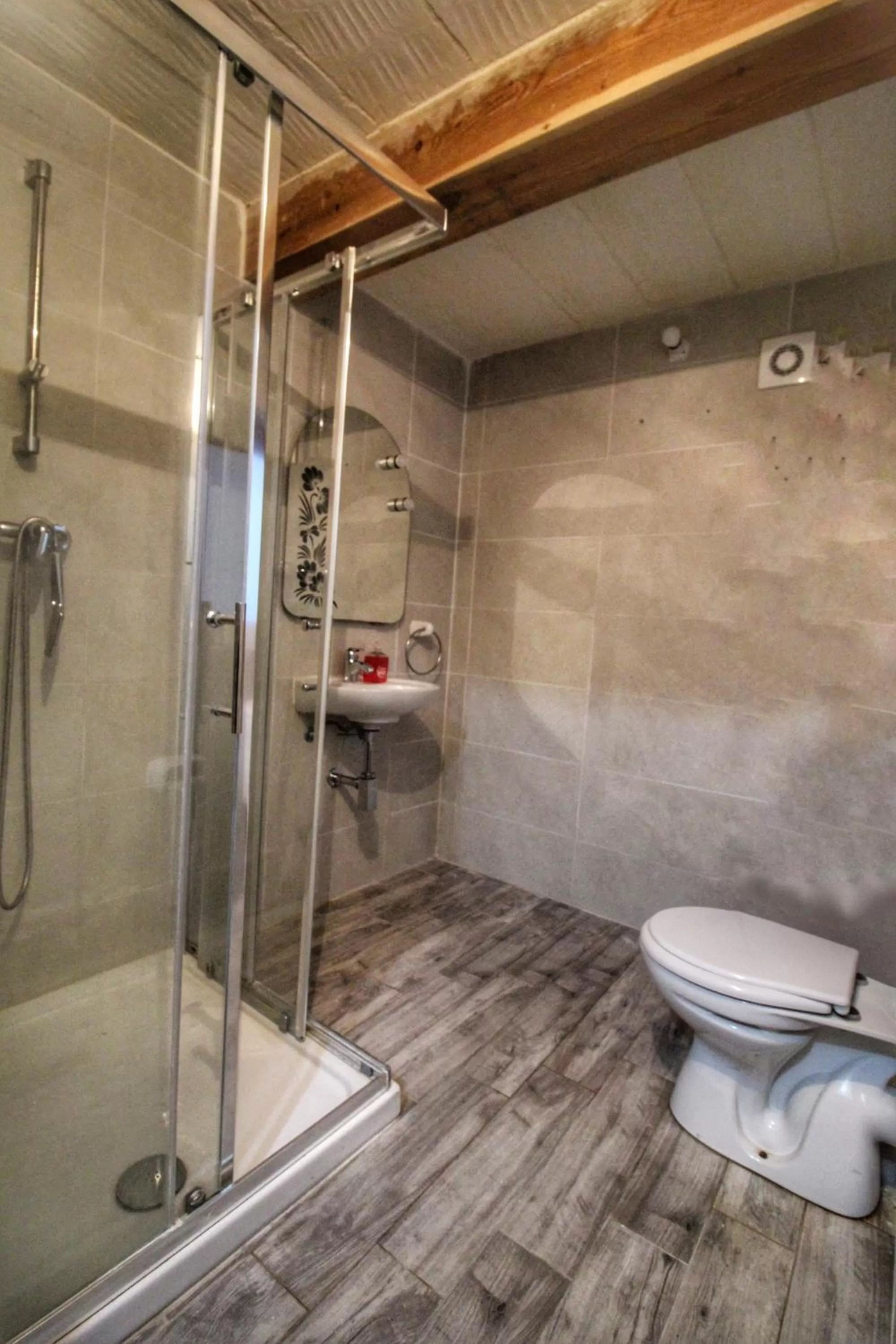 Shower in St George of Lydda B&B