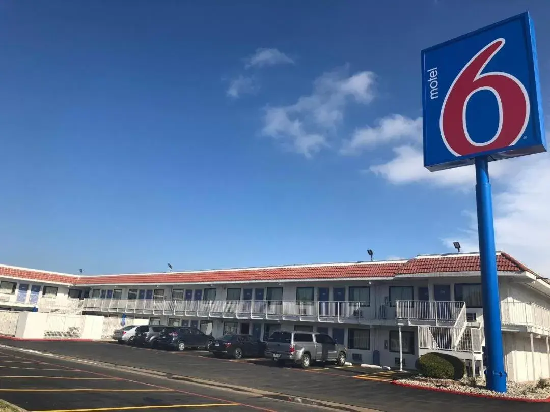 Property Building in Motel 6-North Richland Hills, TX