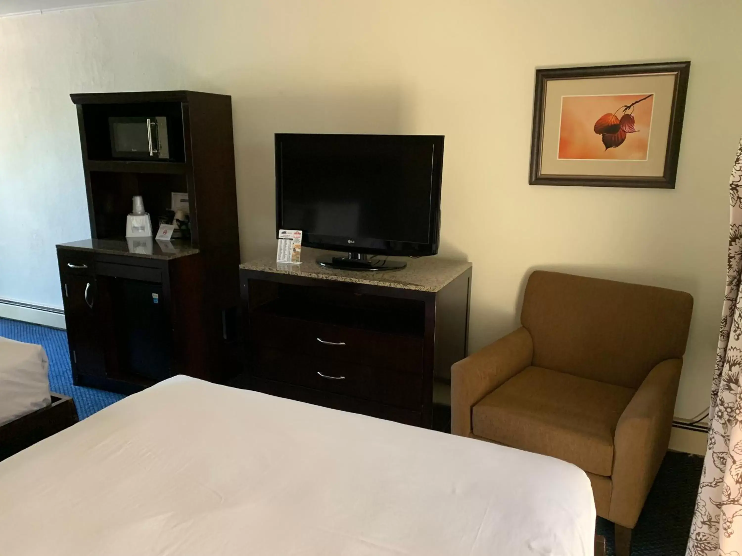 TV and multimedia, TV/Entertainment Center in Travelodge by Wyndham Rapid City