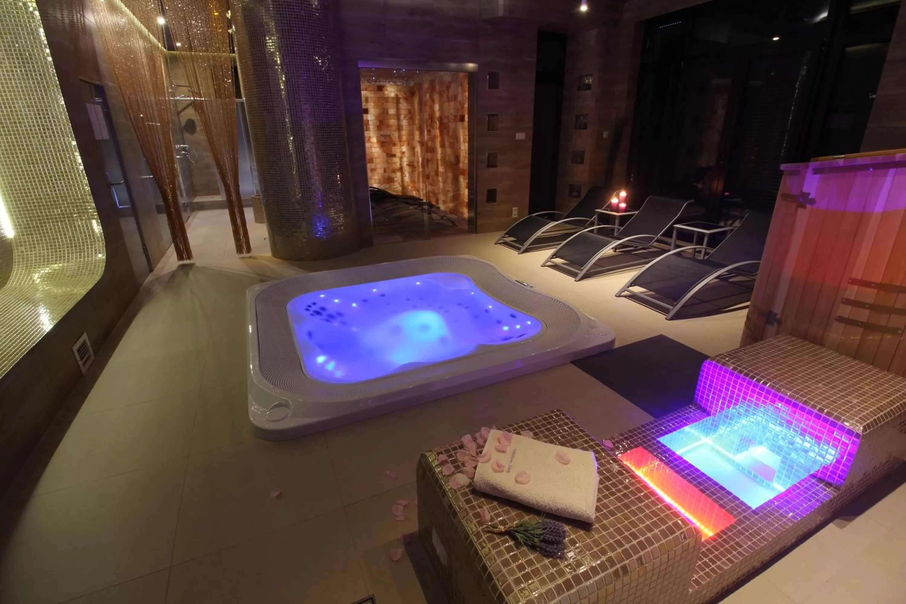 Hot Tub in Lawendowy Zdrój Medycyna i SPA