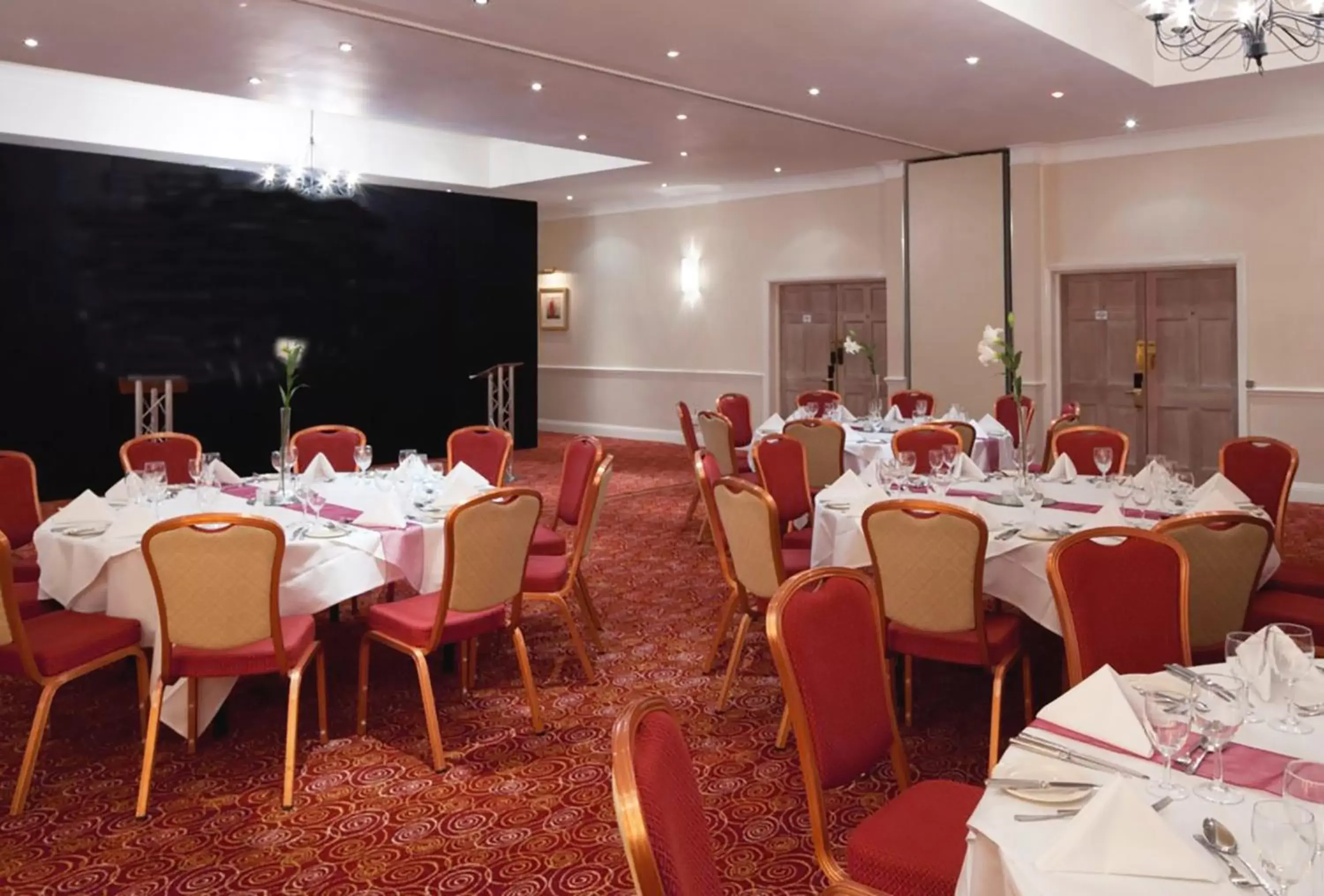 Meeting/conference room, Restaurant/Places to Eat in Holiday Inn Reading West, an IHG Hotel