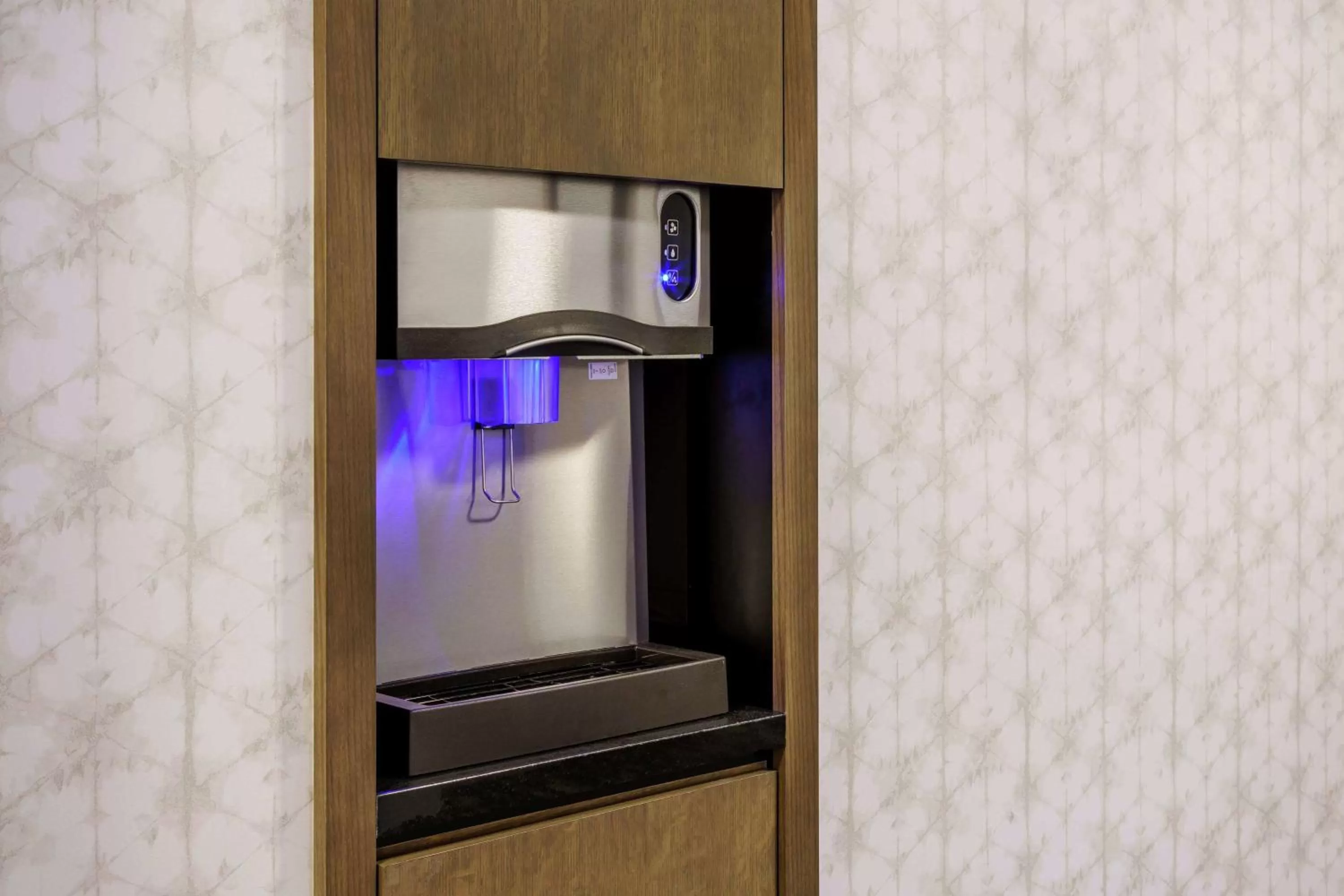 Dining area in Hilton Garden Inn Annapolis Downtown