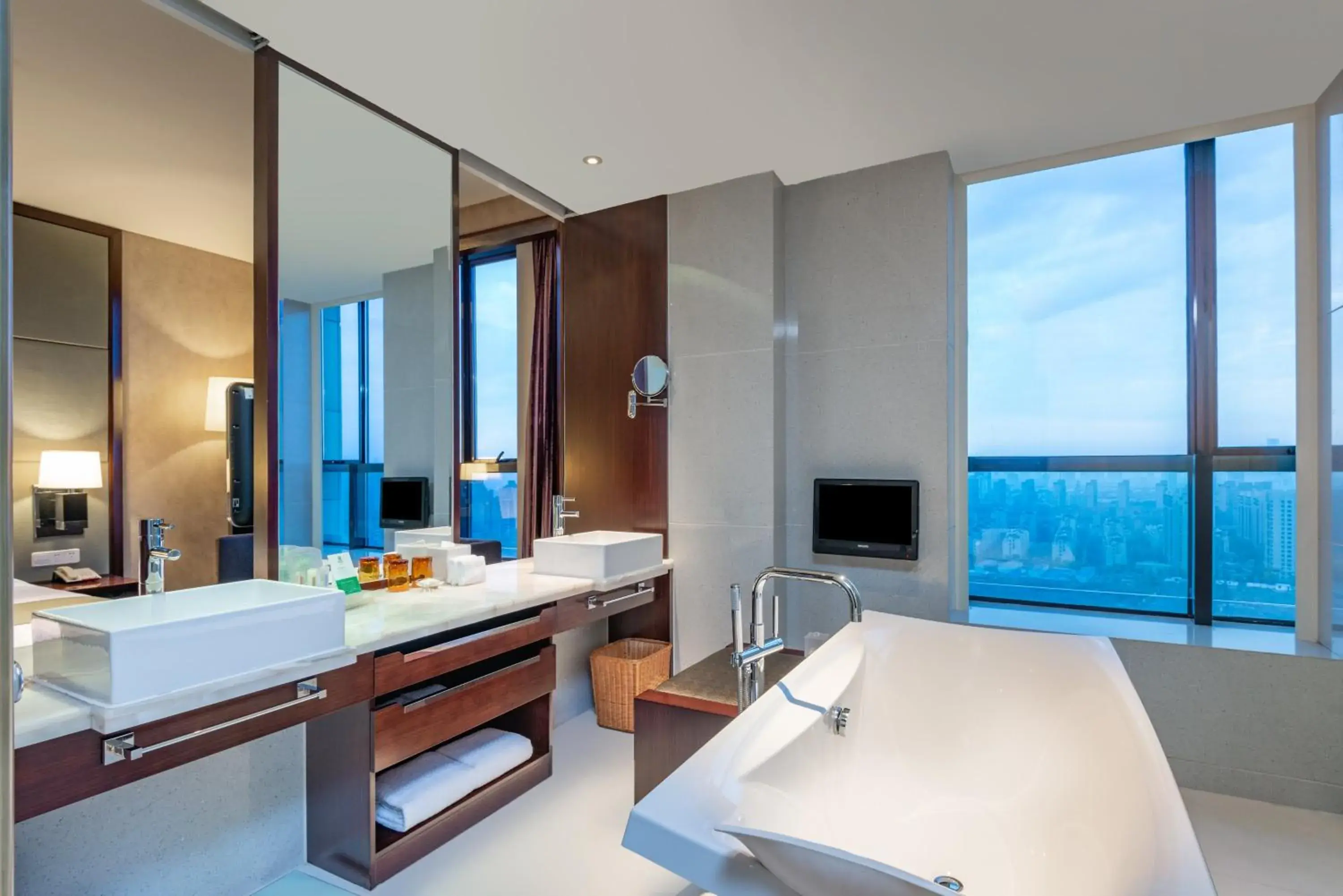 Bathroom in Crowne Plaza Shanghai Jinxiu