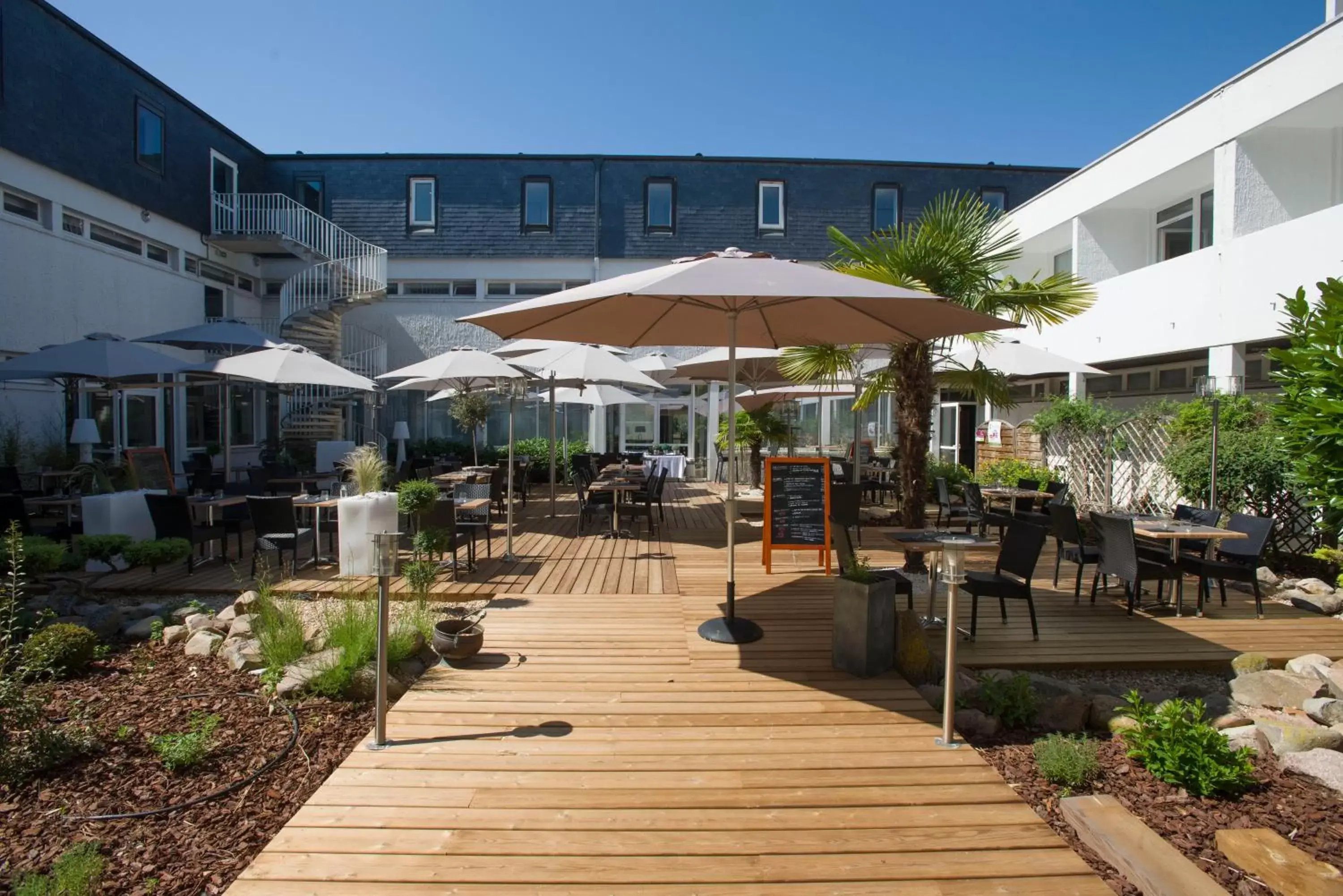 Patio in ibis Styles Poitiers Nord