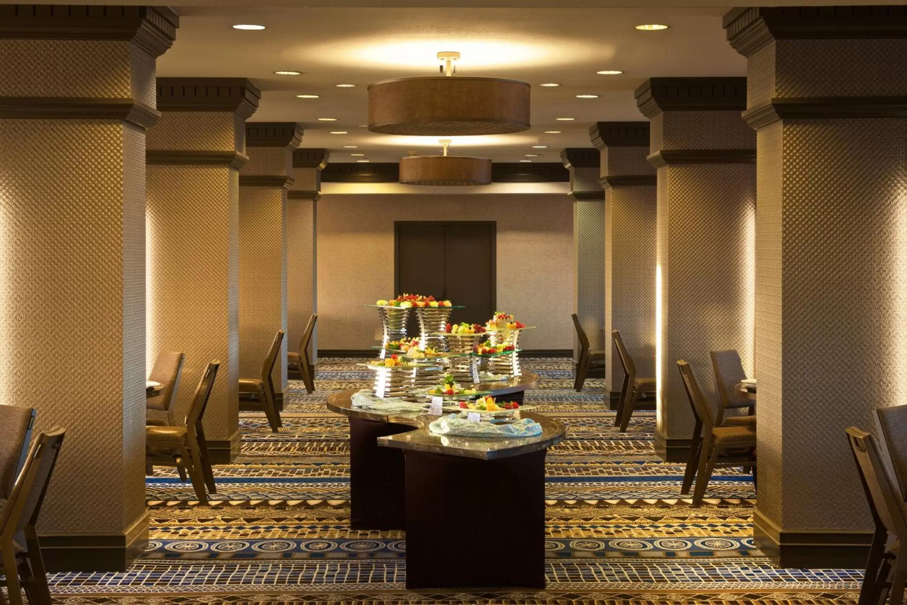 Meeting/conference room, Restaurant/Places to Eat in Sheraton Anchorage Hotel