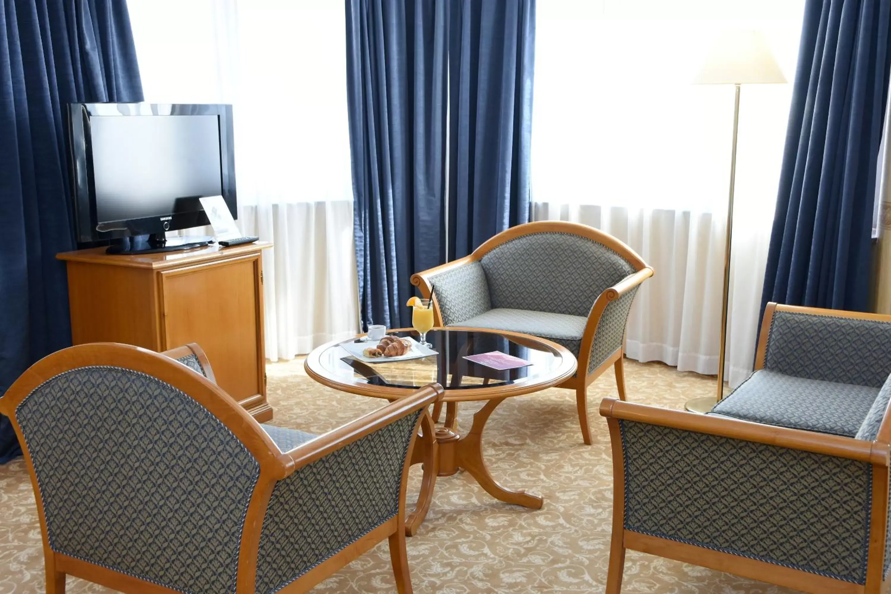 Photo of the whole room, Seating Area in Hotel Downtown - TOP location in the heart of Sofia city