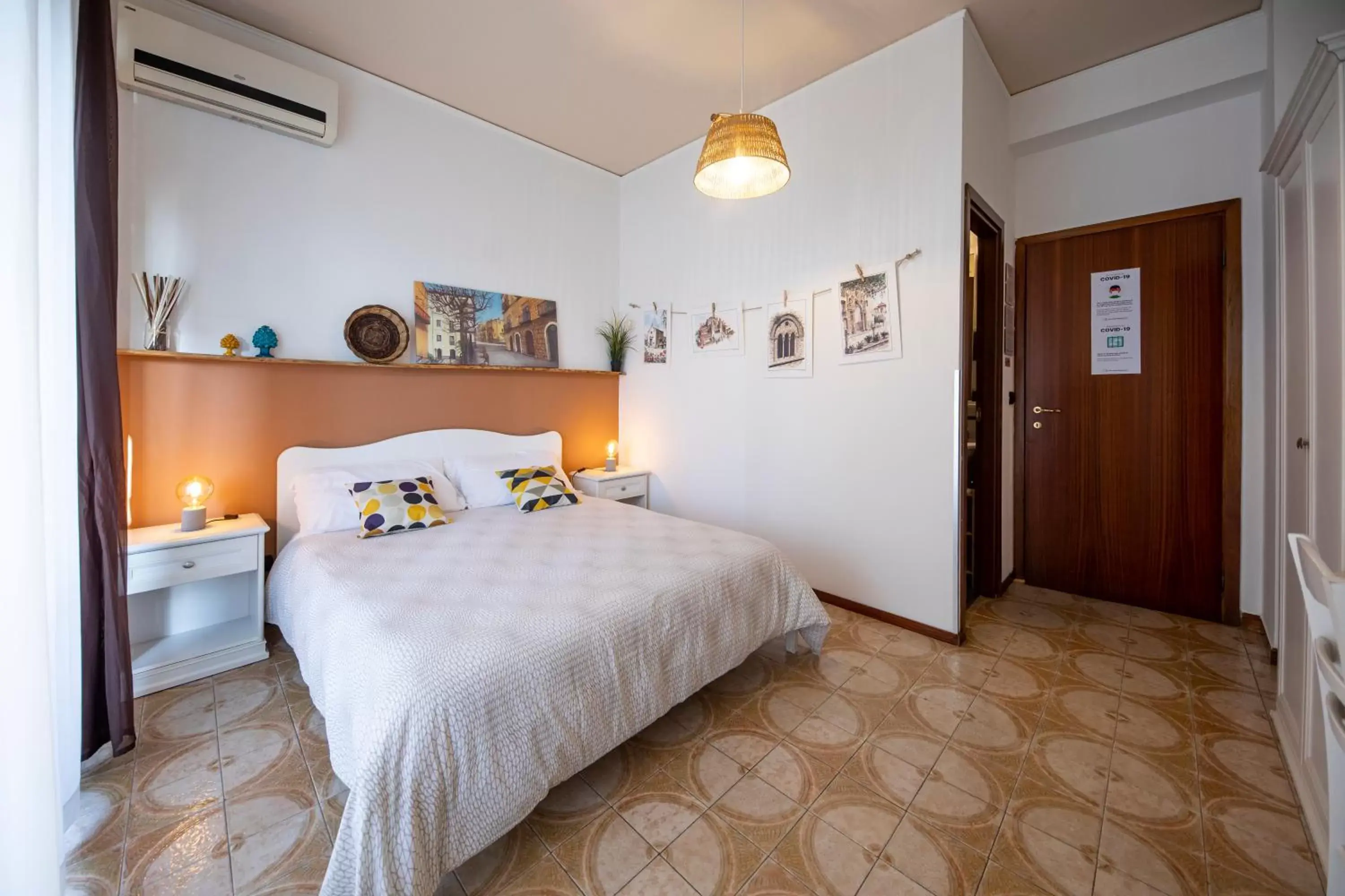 Double Room with Private Bathroom in Baronetto B&B Double Room with Private Bathroom in Baronetto B&B