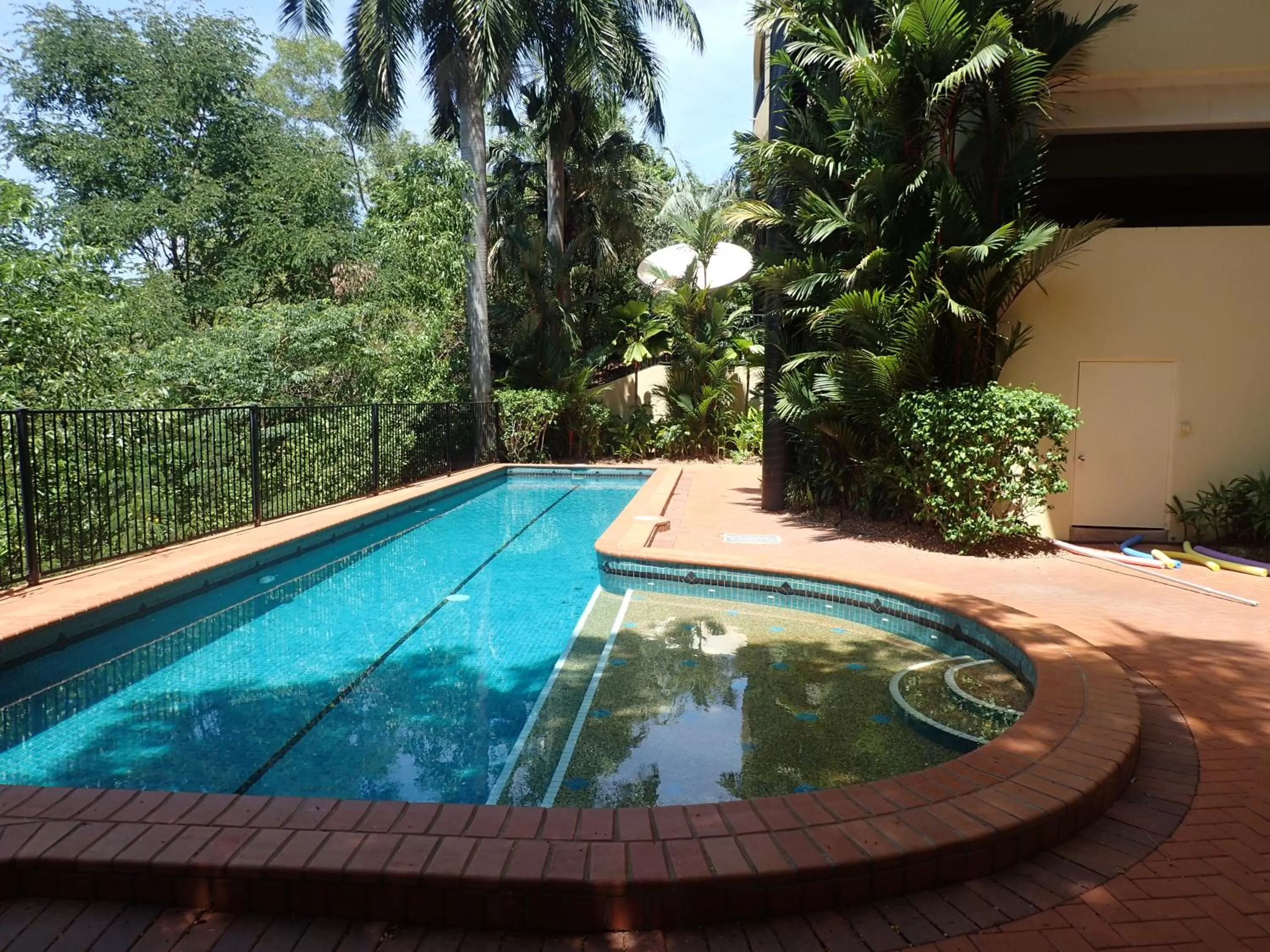 Swimming Pool in Darwin Deluxe Apartments
