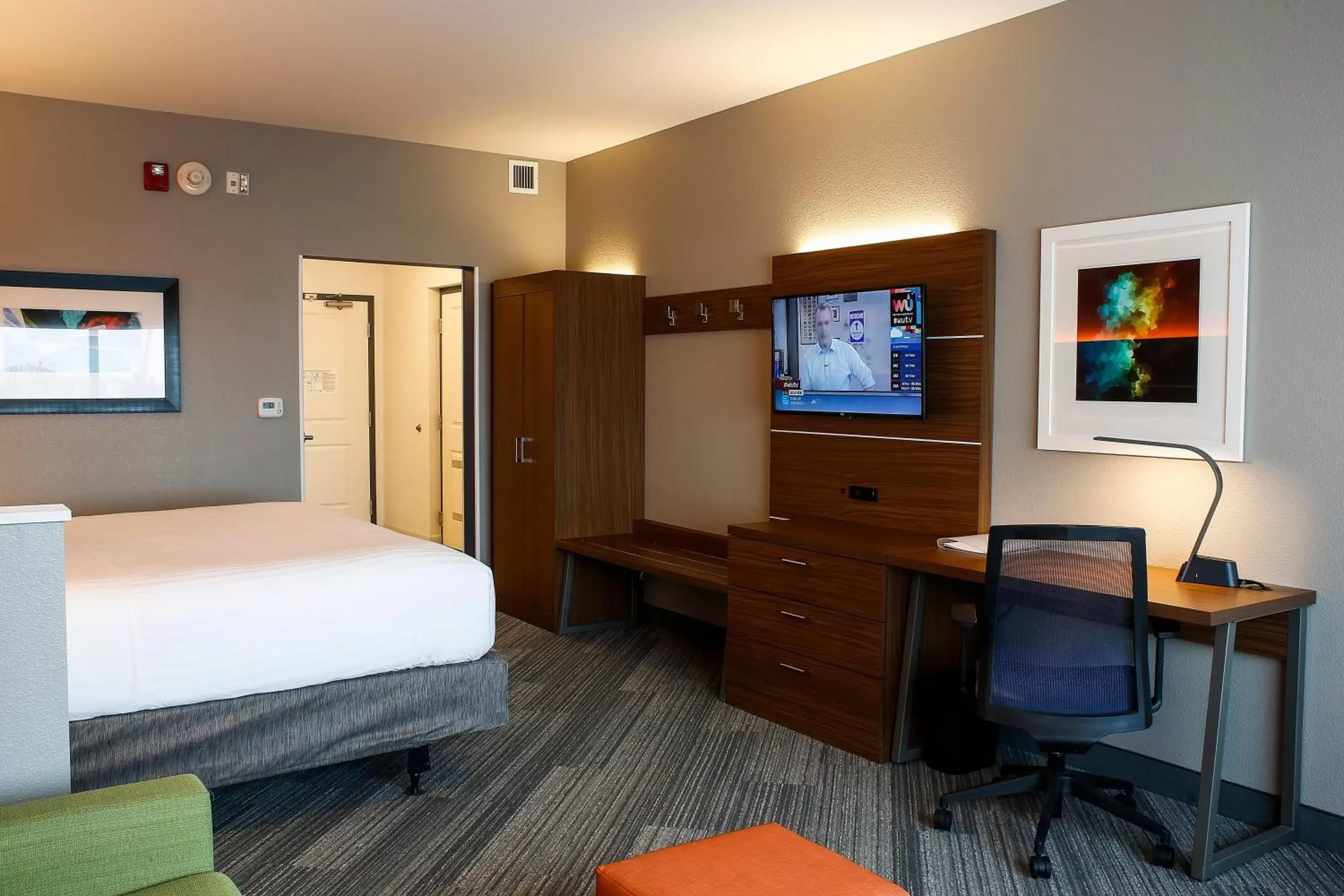 Photo of the whole room, TV/Entertainment Center in Holiday Inn Express - Evansville, an IHG Hotel