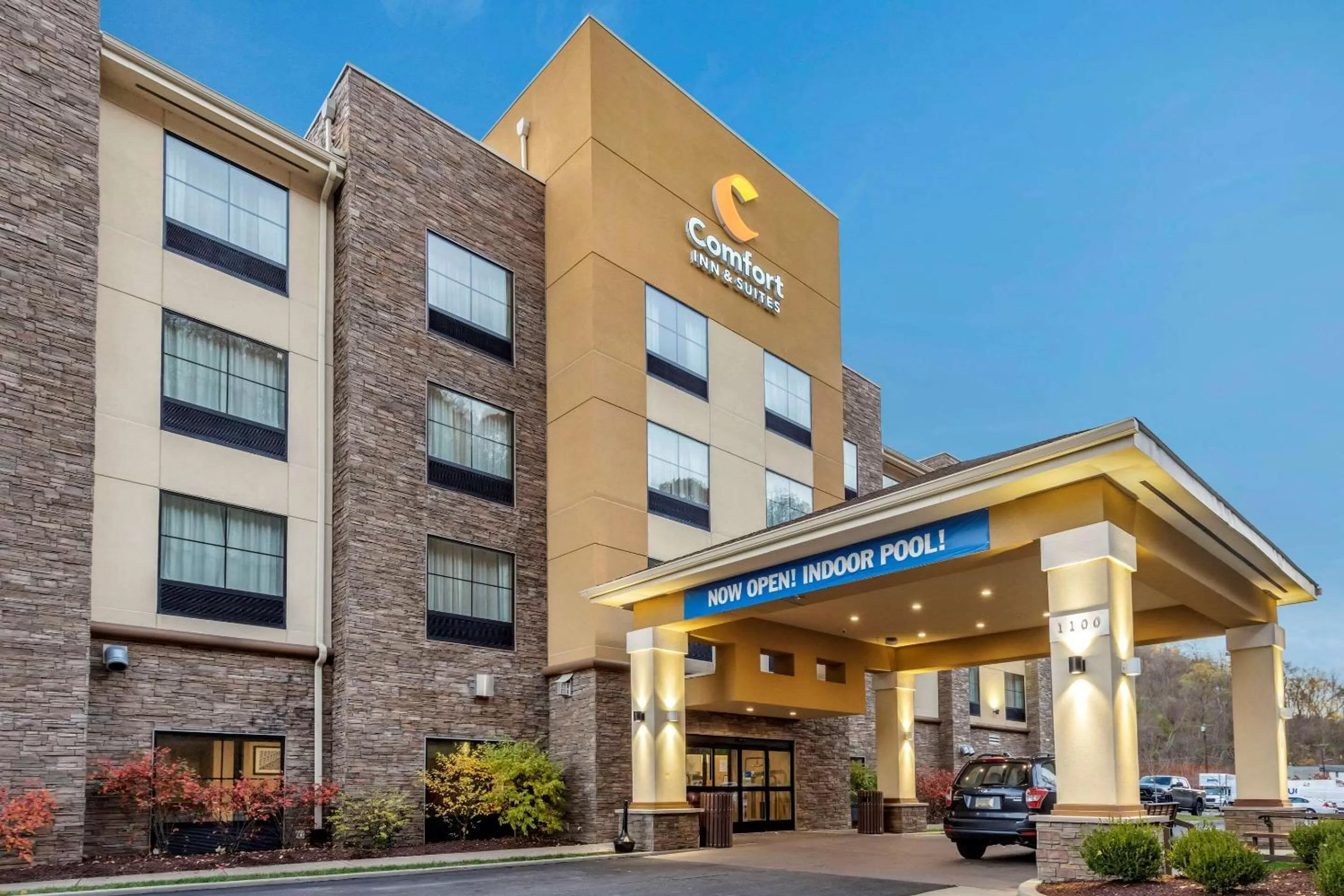 Property building in Comfort Inn & Suites Pittsburgh South