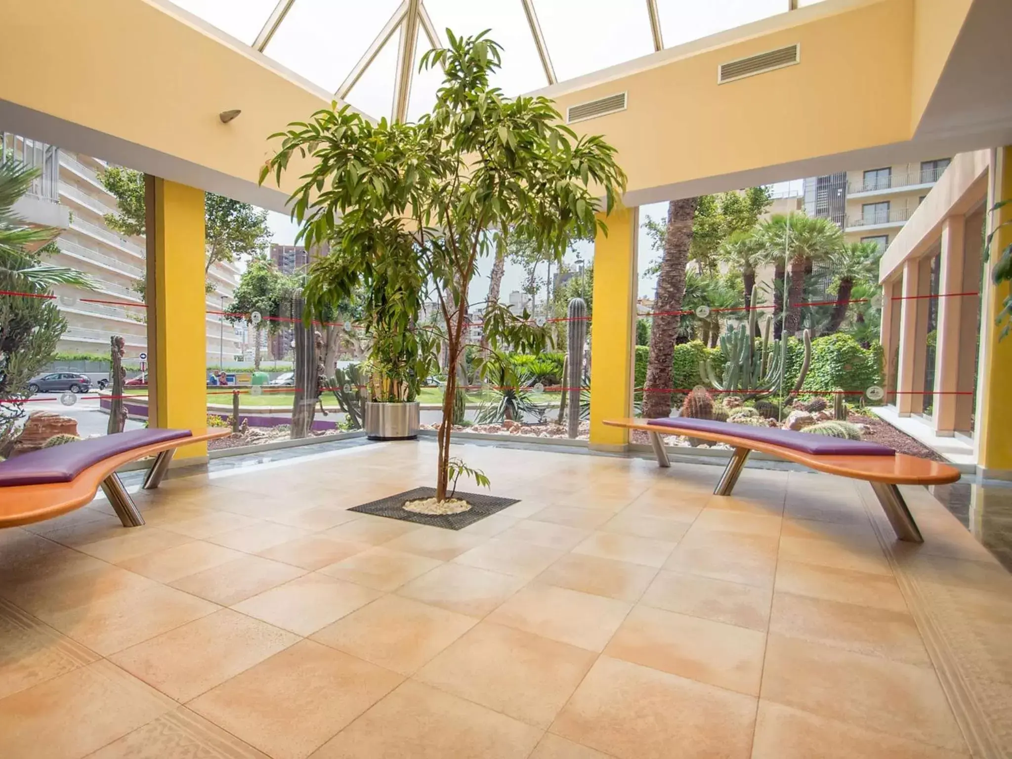 Lobby or reception, Patio/Outdoor Area in Hotel Servigroup Pueblo Benidorm