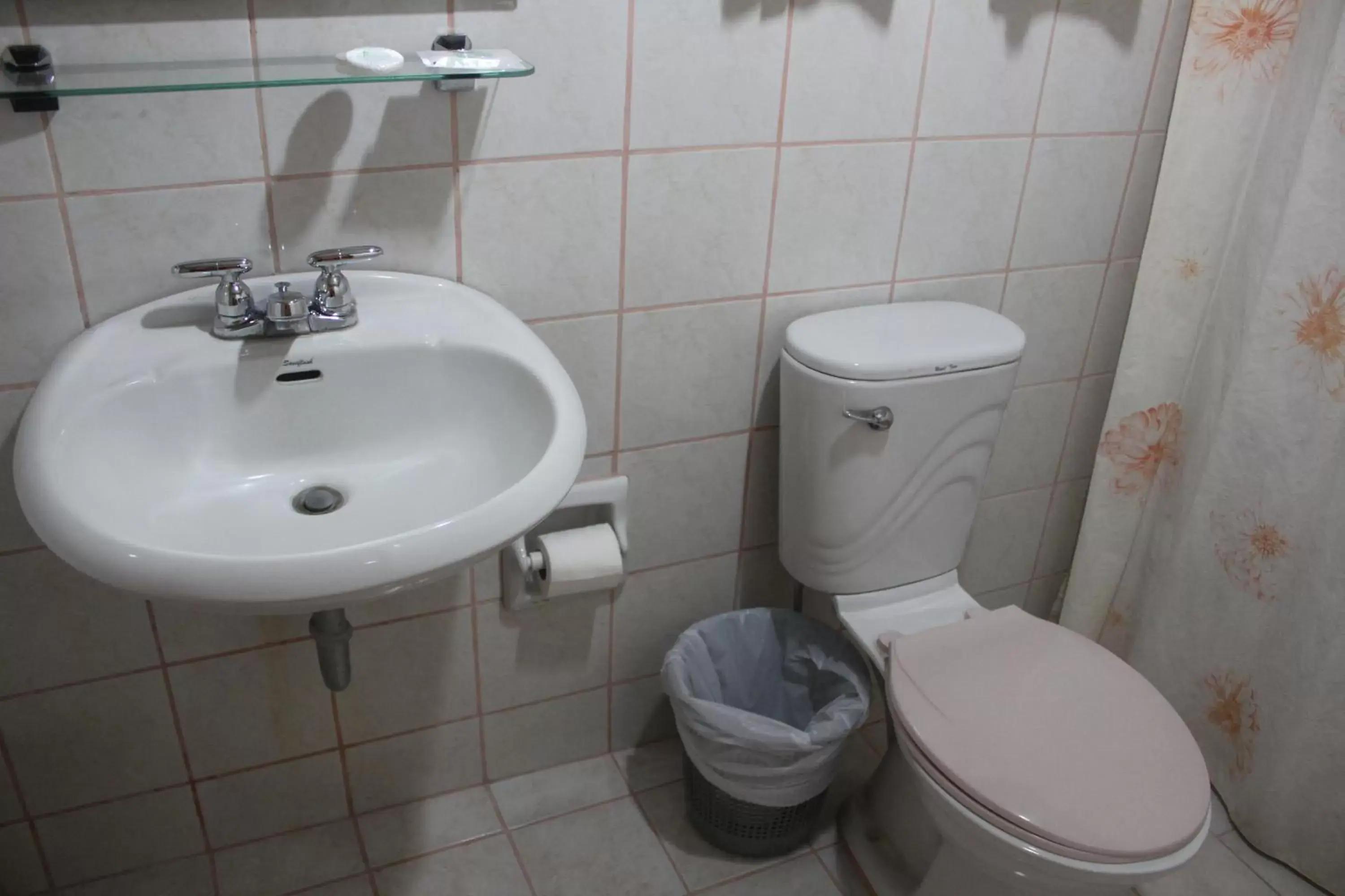 Bathroom in Elegant Circle Inn