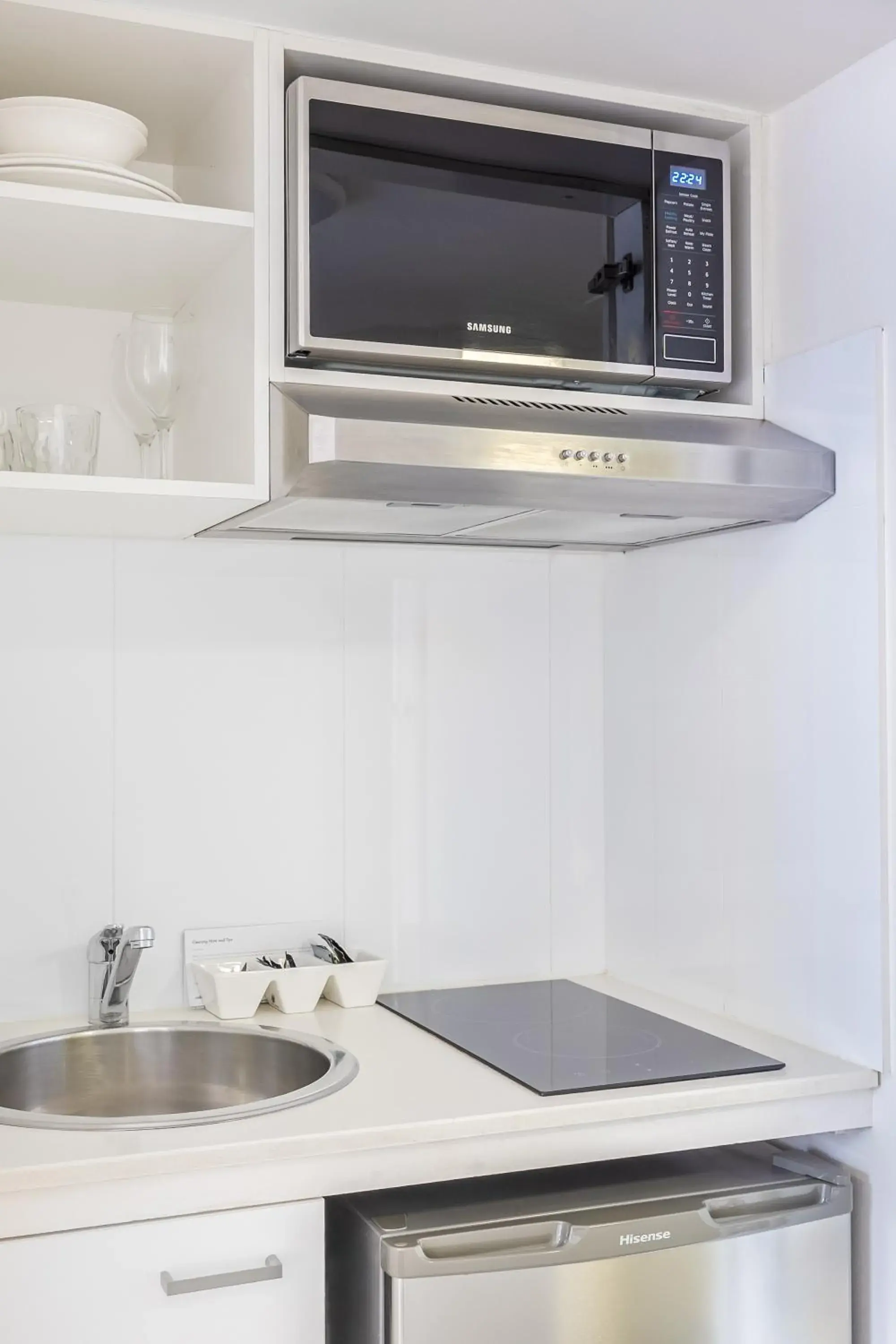 Kitchen or kitchenette, Kitchen/Kitchenette in Oaks Sydney Castlereagh Suites