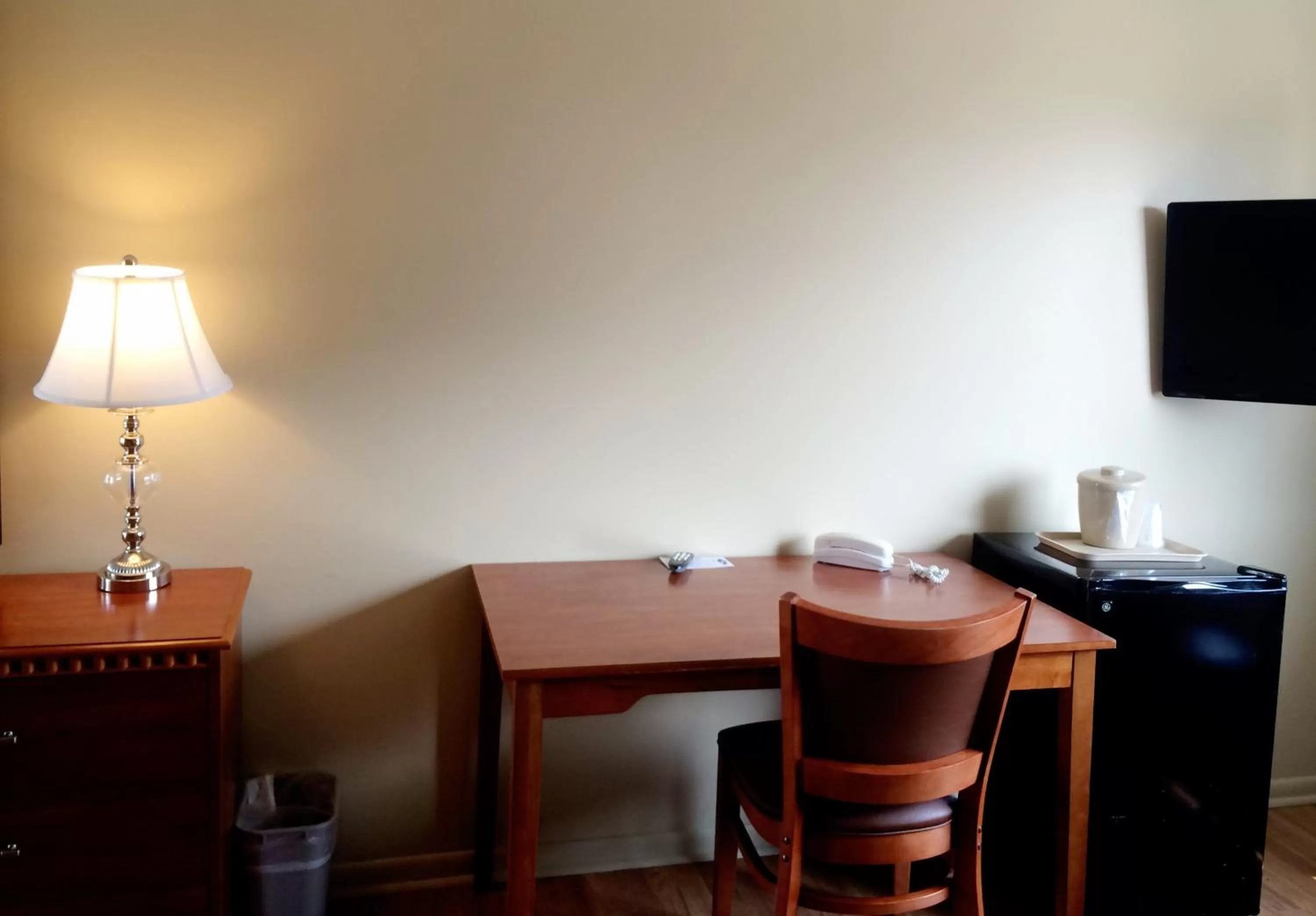 Decorative detail, TV/Entertainment Center in Sand Pebble Motor Lodge