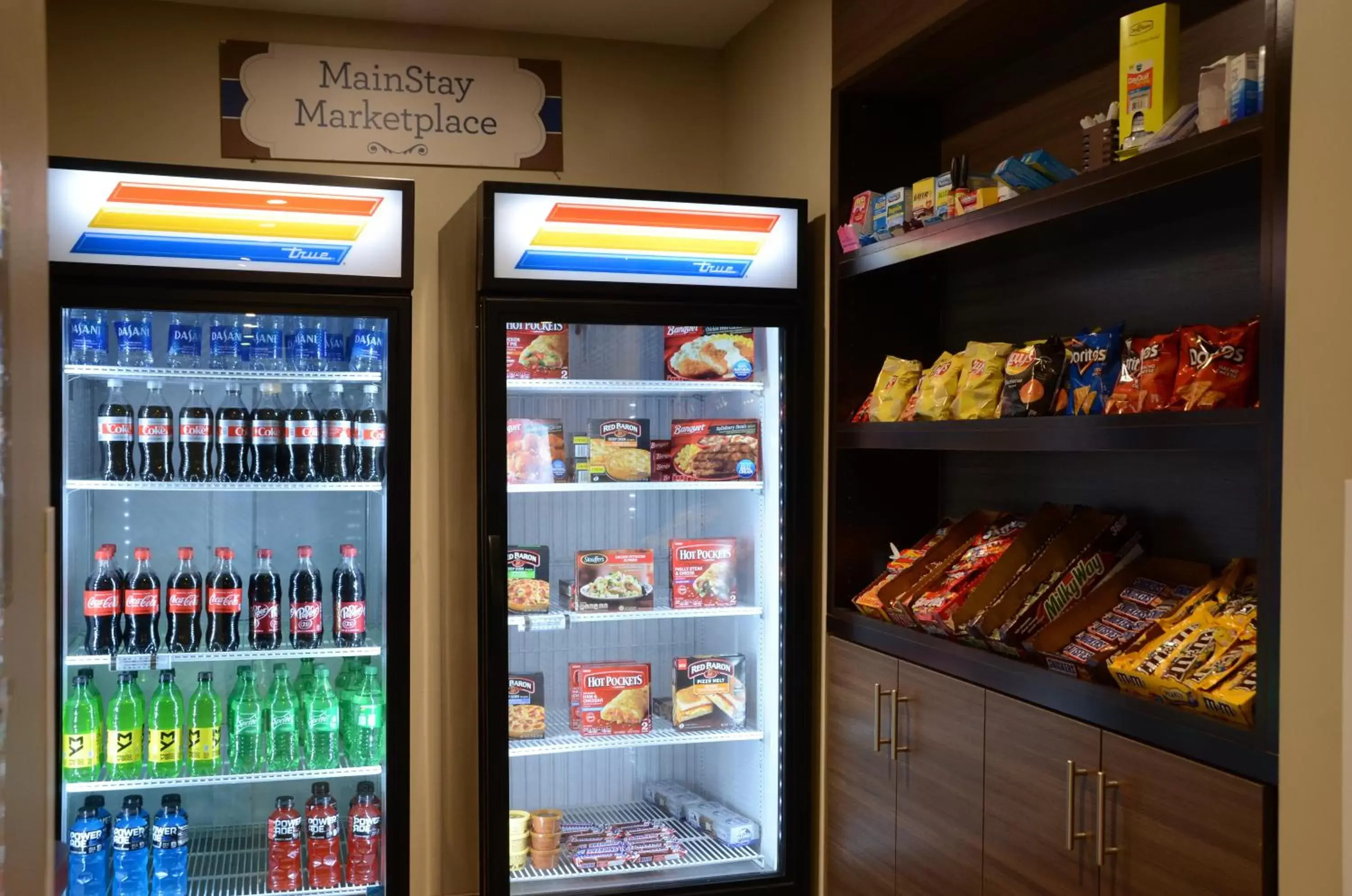 Food and drinks, Supermarket/Shops in MainStay Suites