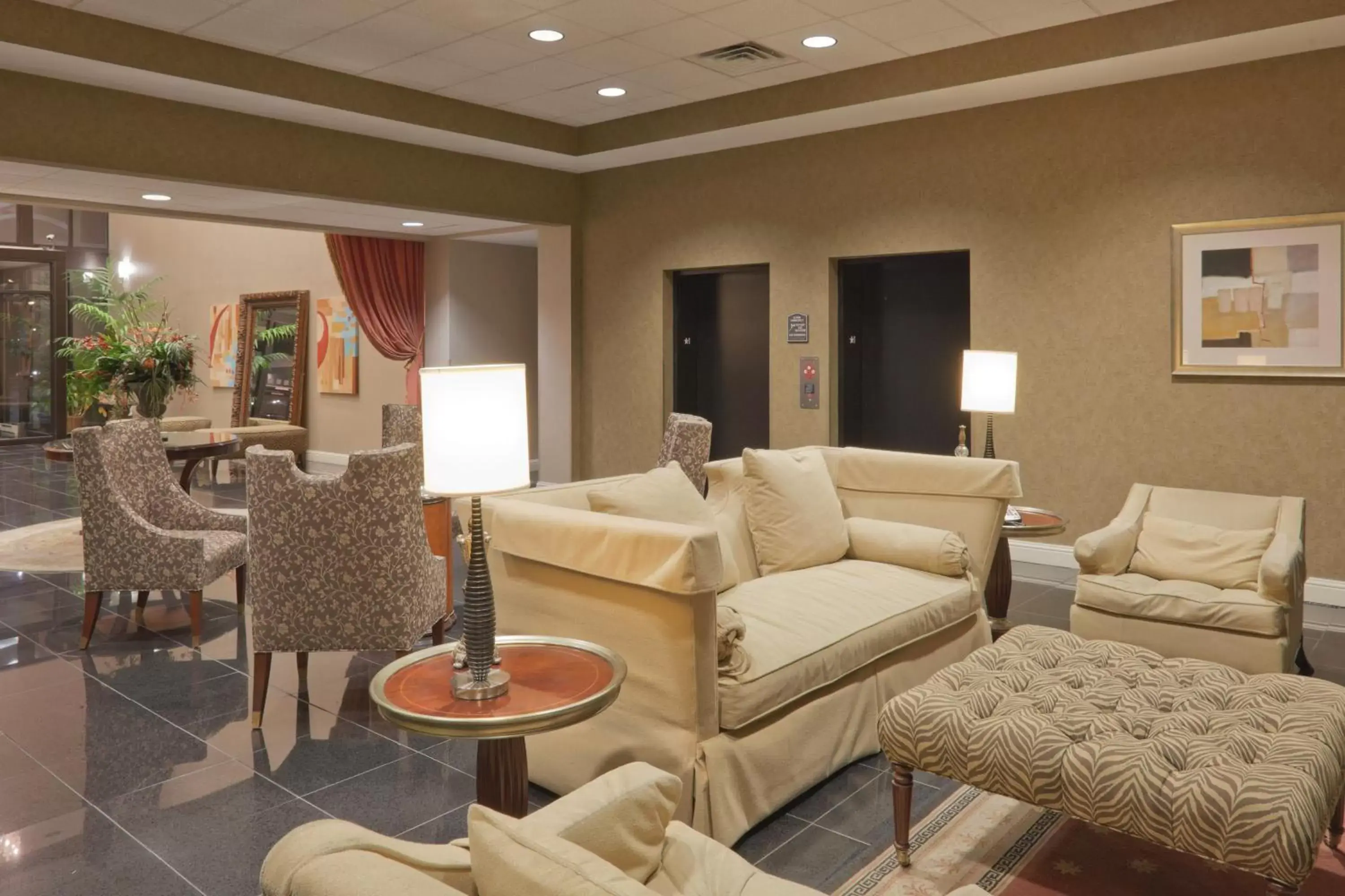 Lobby or reception, Seating Area in Holiday Inn Carbondale - Conference Center, an IHG Hotel
