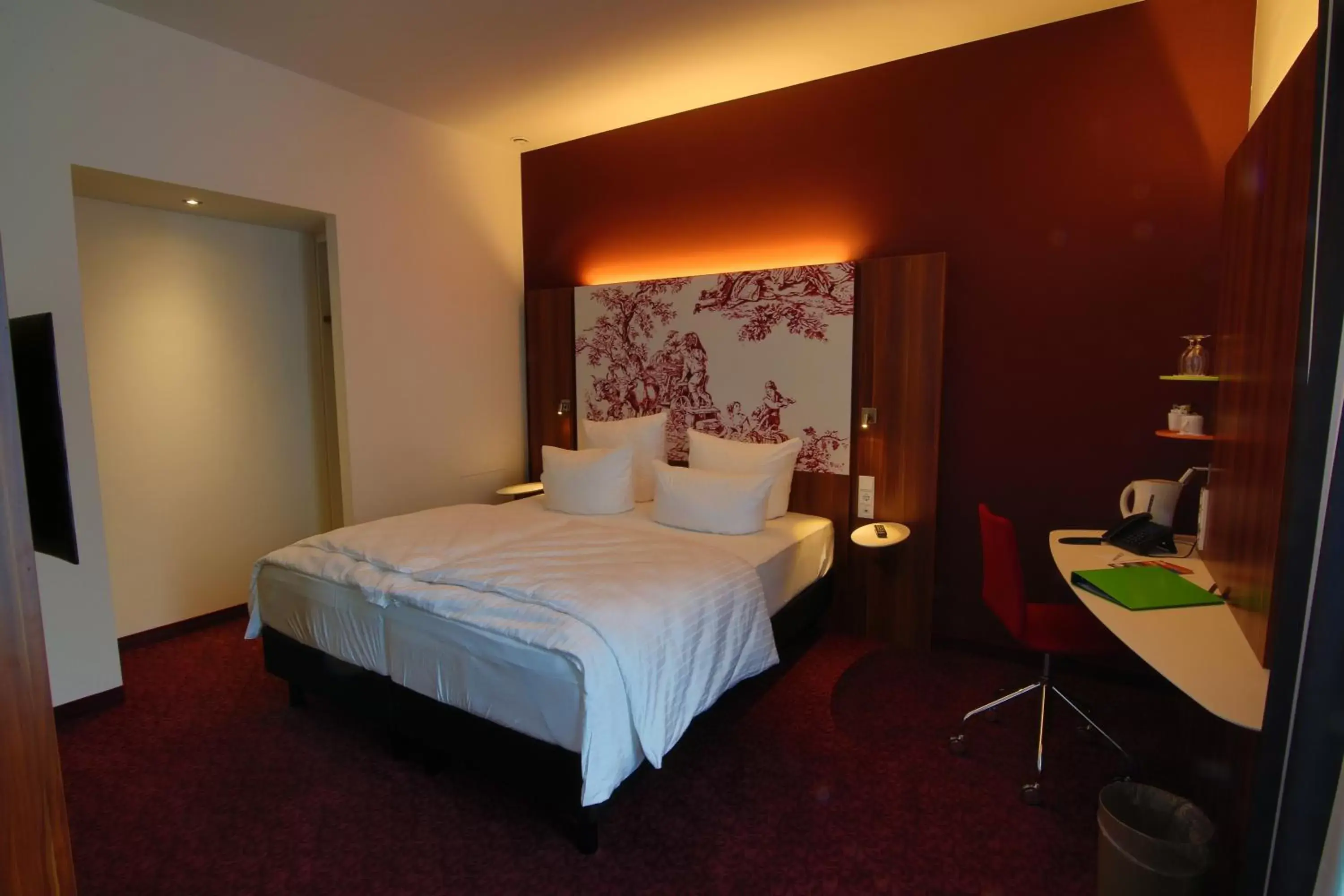 Photo of the whole room, Bed in IBB Hotel Ingelheim