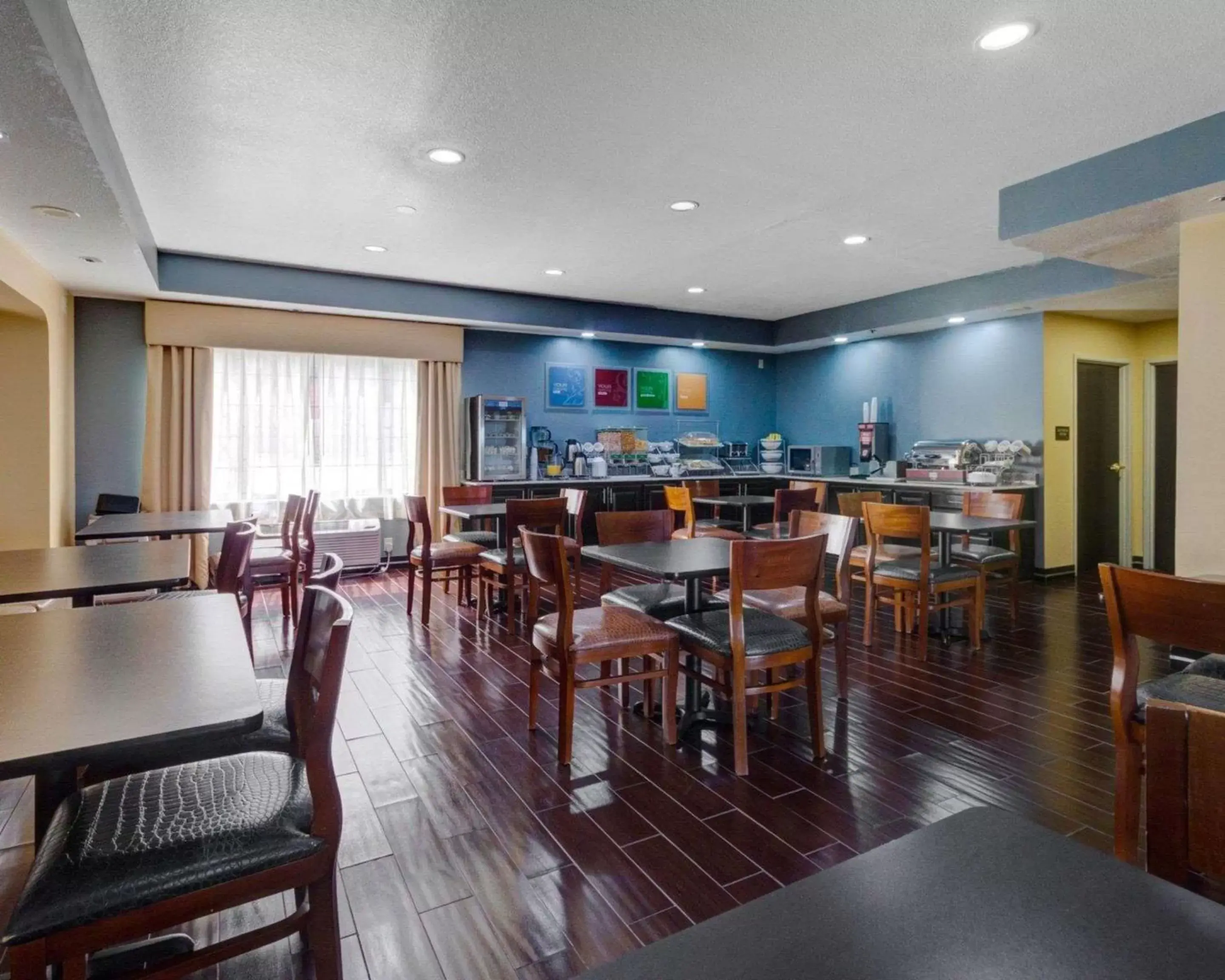 Restaurant/places to eat in Comfort Suites Lake Ray Hubbard Restaurant/places to eat in Comfort Suites Lake Ray Hubbard