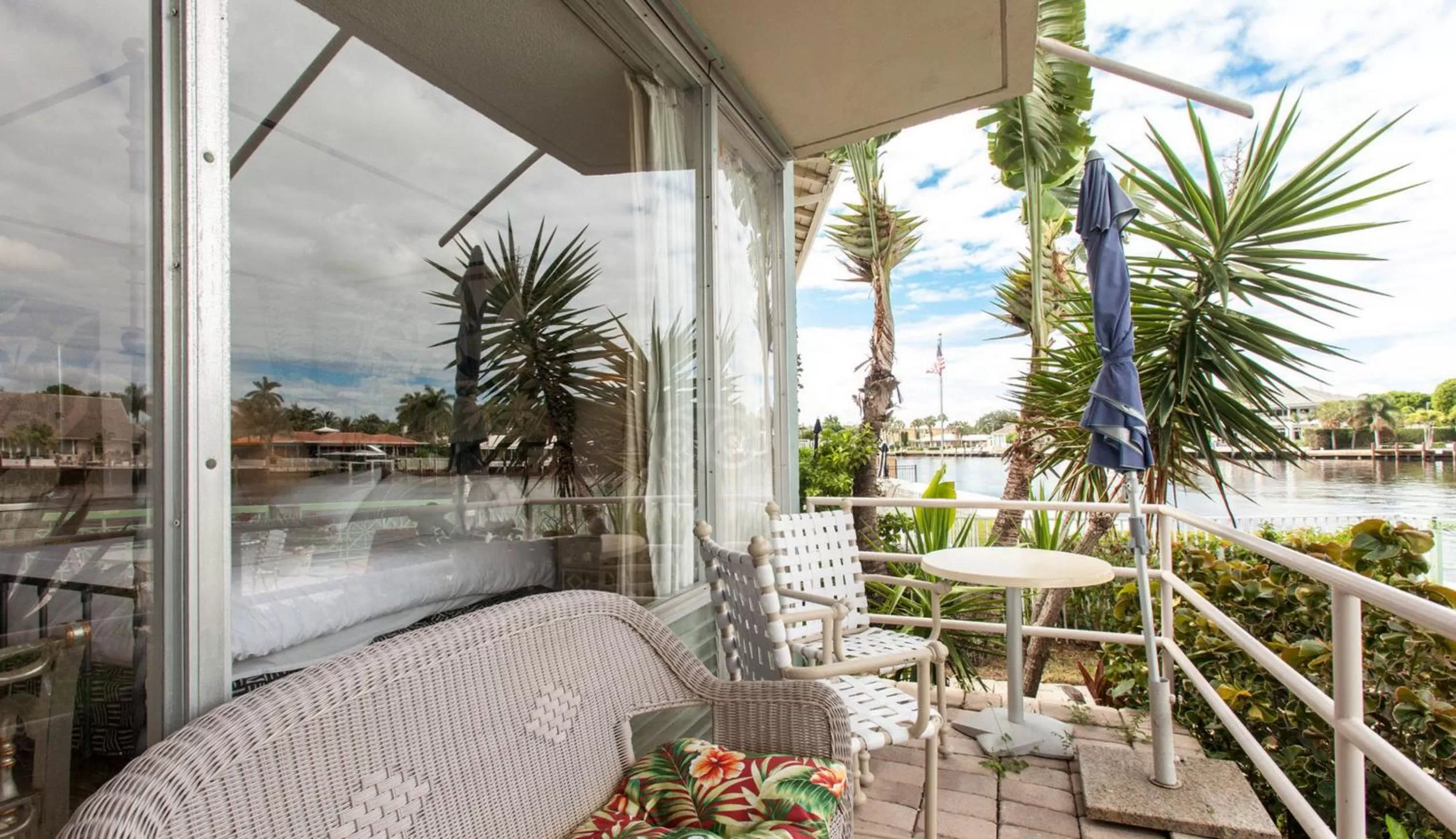 Spring in Manhattan Tower Apartment Hotel