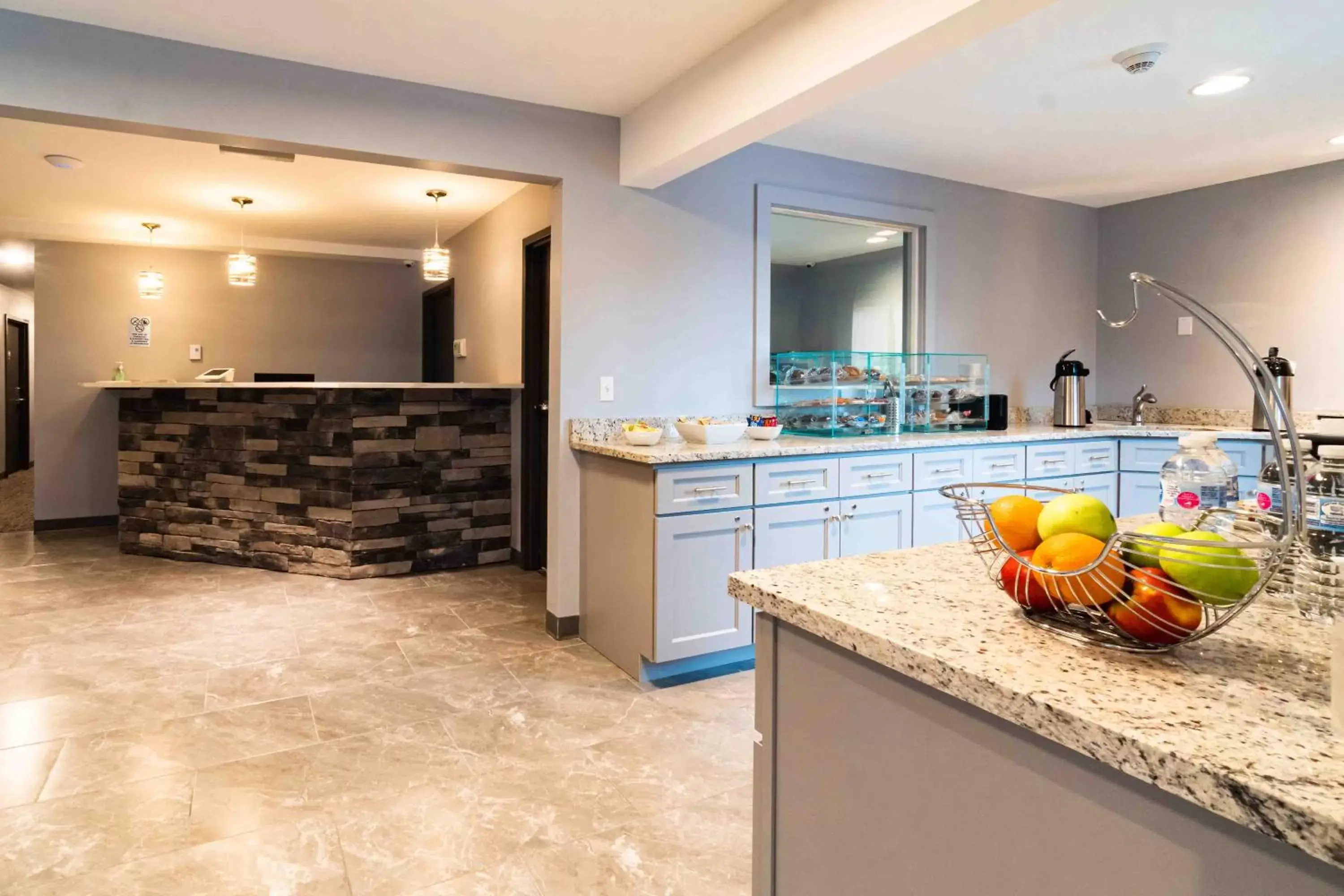 Lobby or reception, Kitchen/Kitchenette in The Inn at Canaan