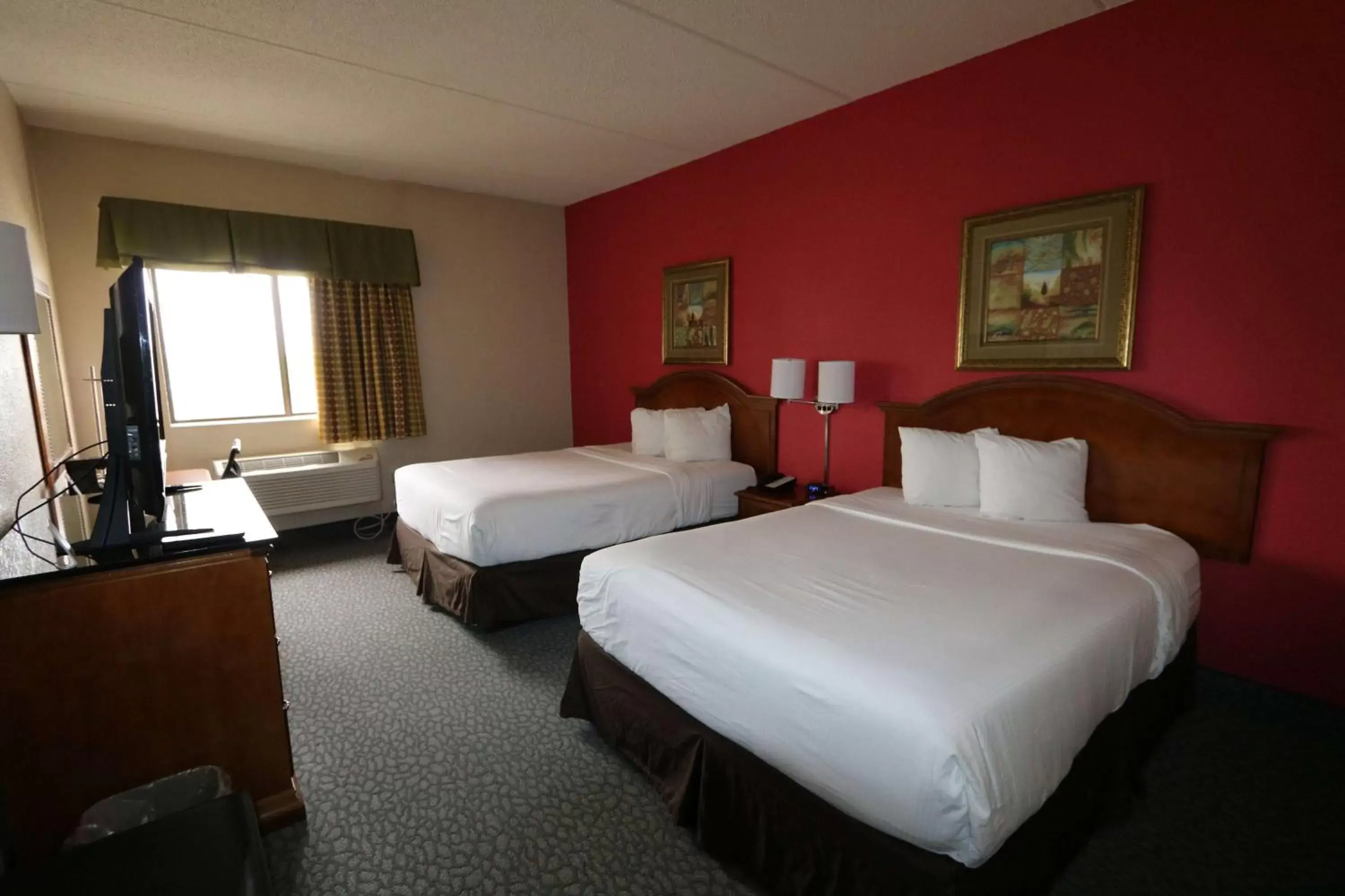 Photo of the whole room, Bed in Ramada by Wyndham Bolingbrook Photo of the whole room, Bed in Ramada by Wyndham Bolingbrook