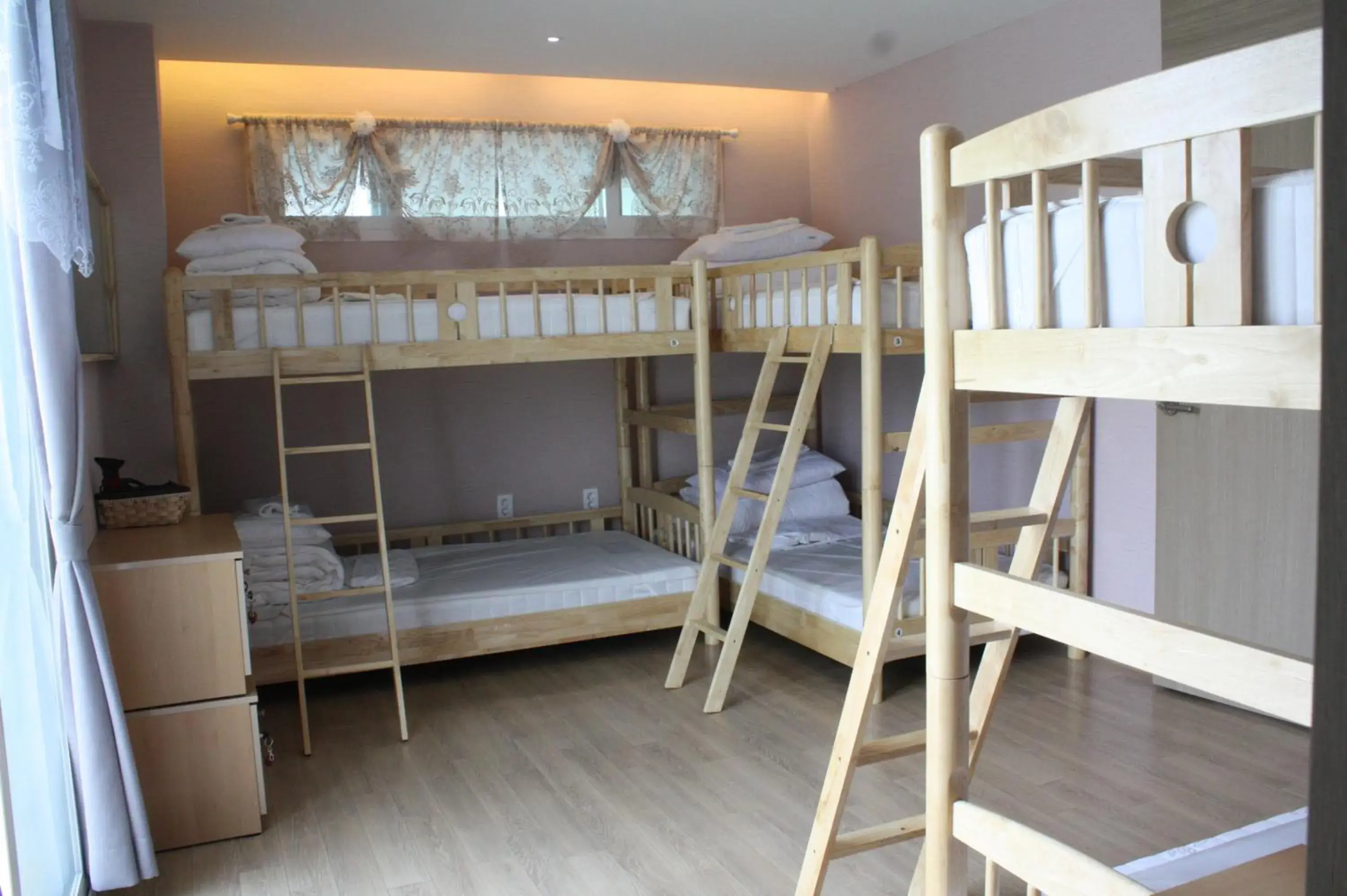 Shower, Bed in Andong Poong-gyung HOSTEL n LIBRARY Shower, Bed in Andong Poong-gyung HOSTEL n LIBRARY