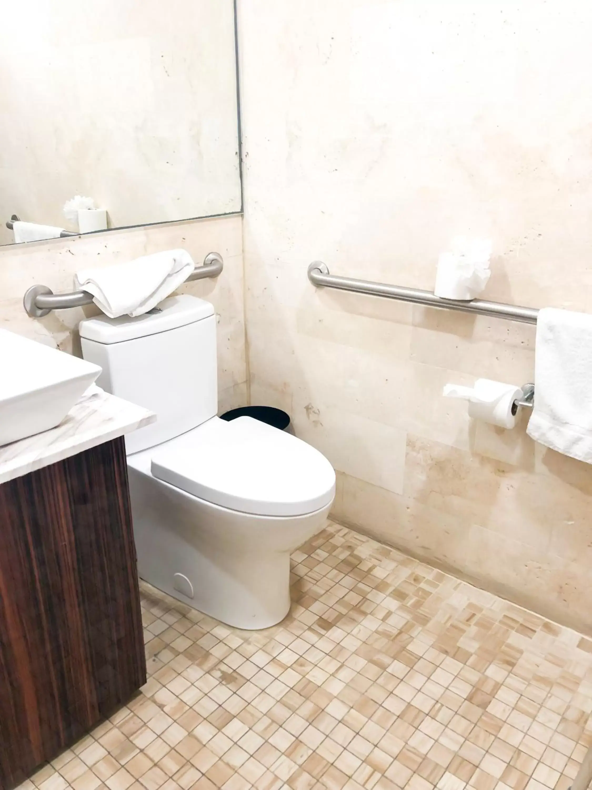 Bathroom in Whitelaw Hotel