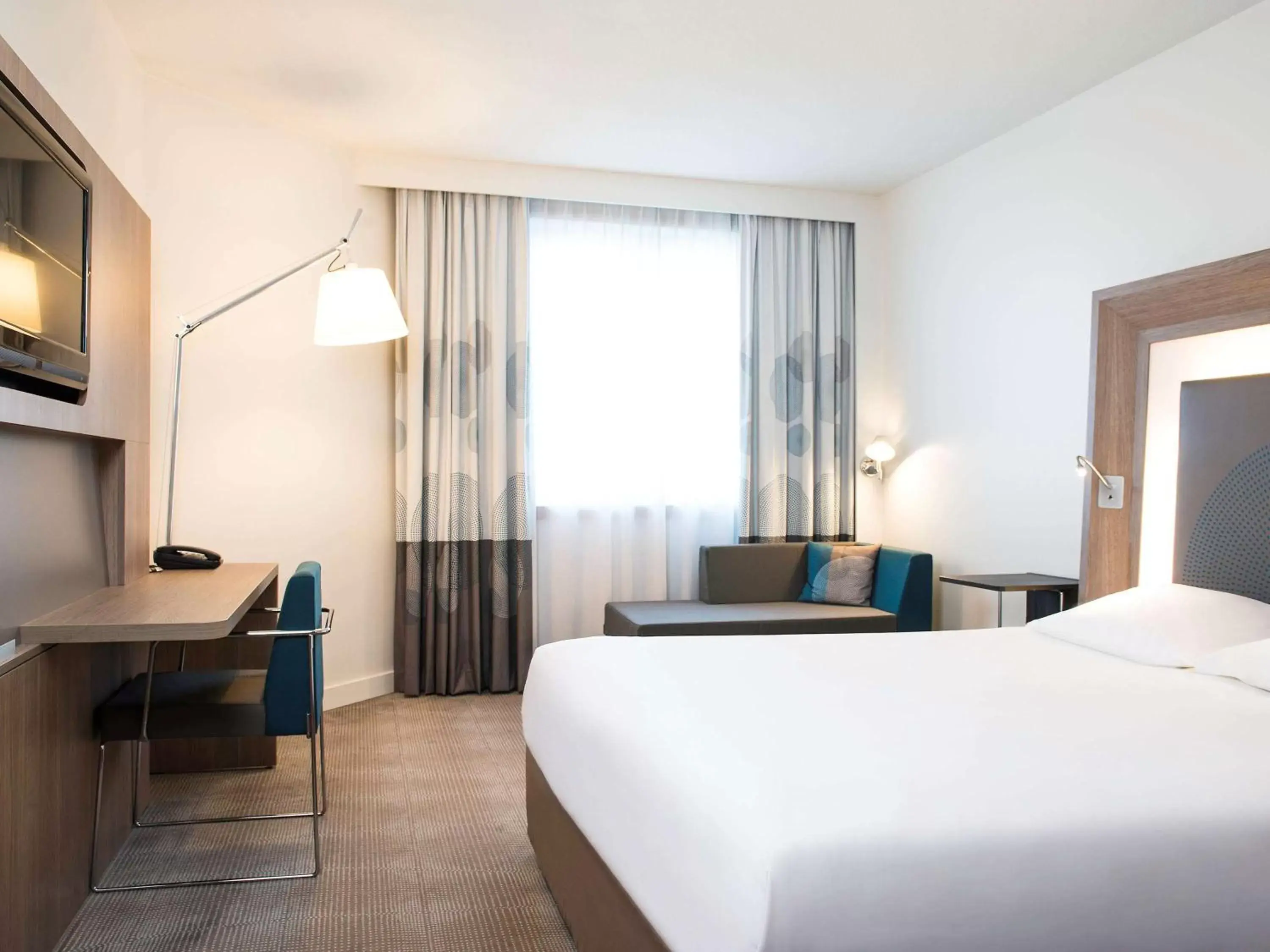 Photo of the whole room, Bed in Novotel Brussels City Centre