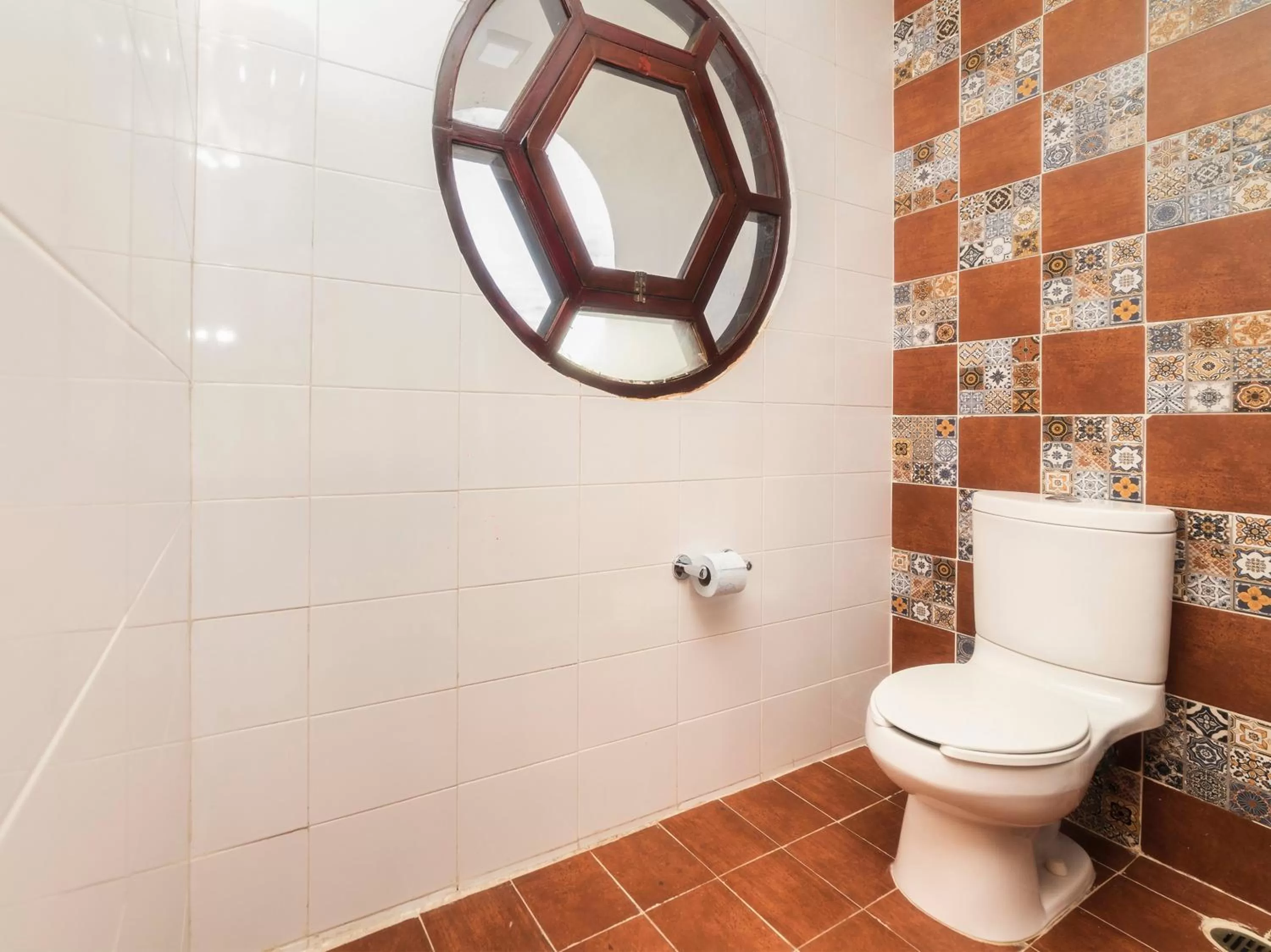 Toilet in Hotel Meson del Barrio