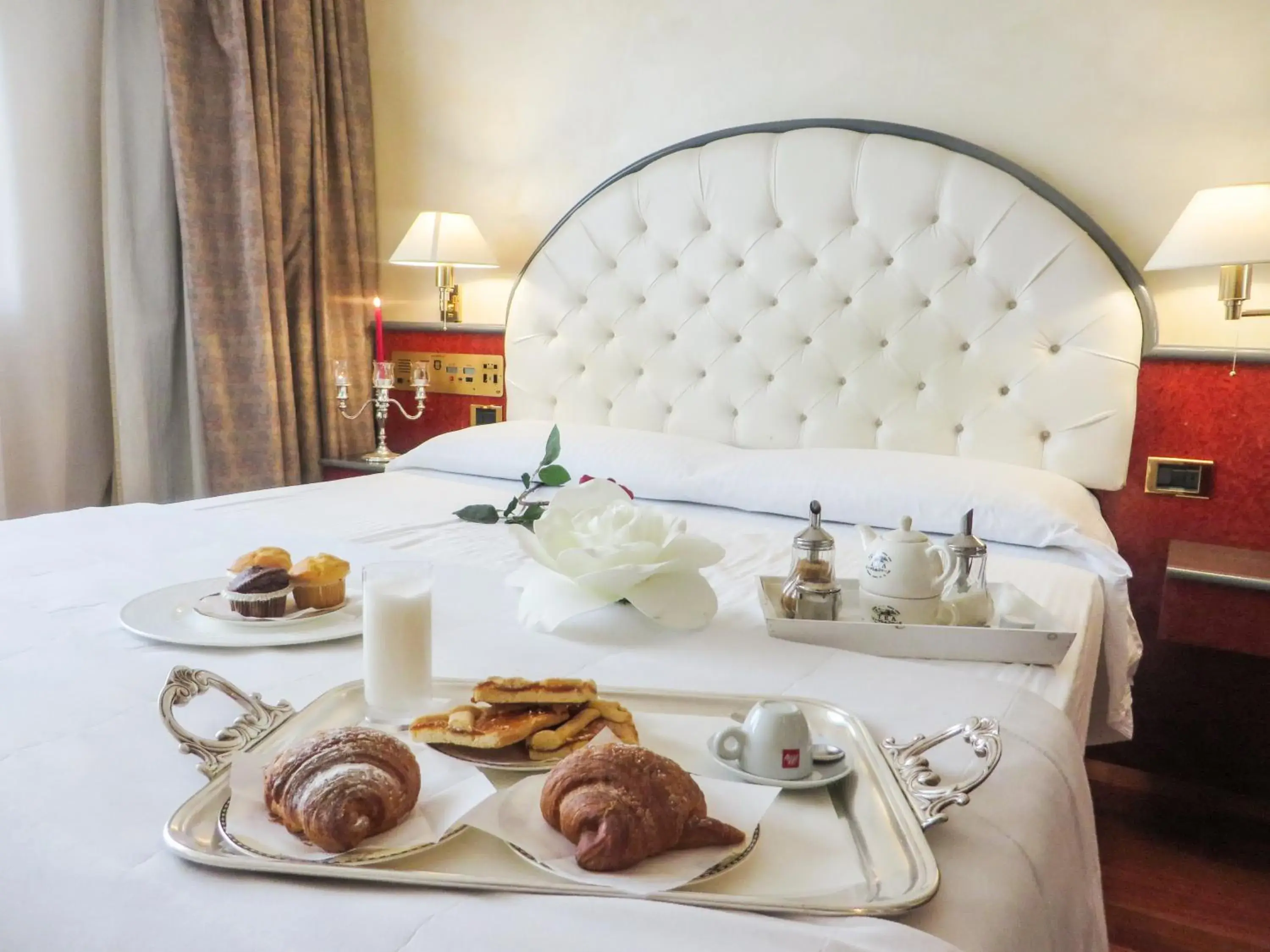 Breakfast, Bed in Grand Hotel Europa