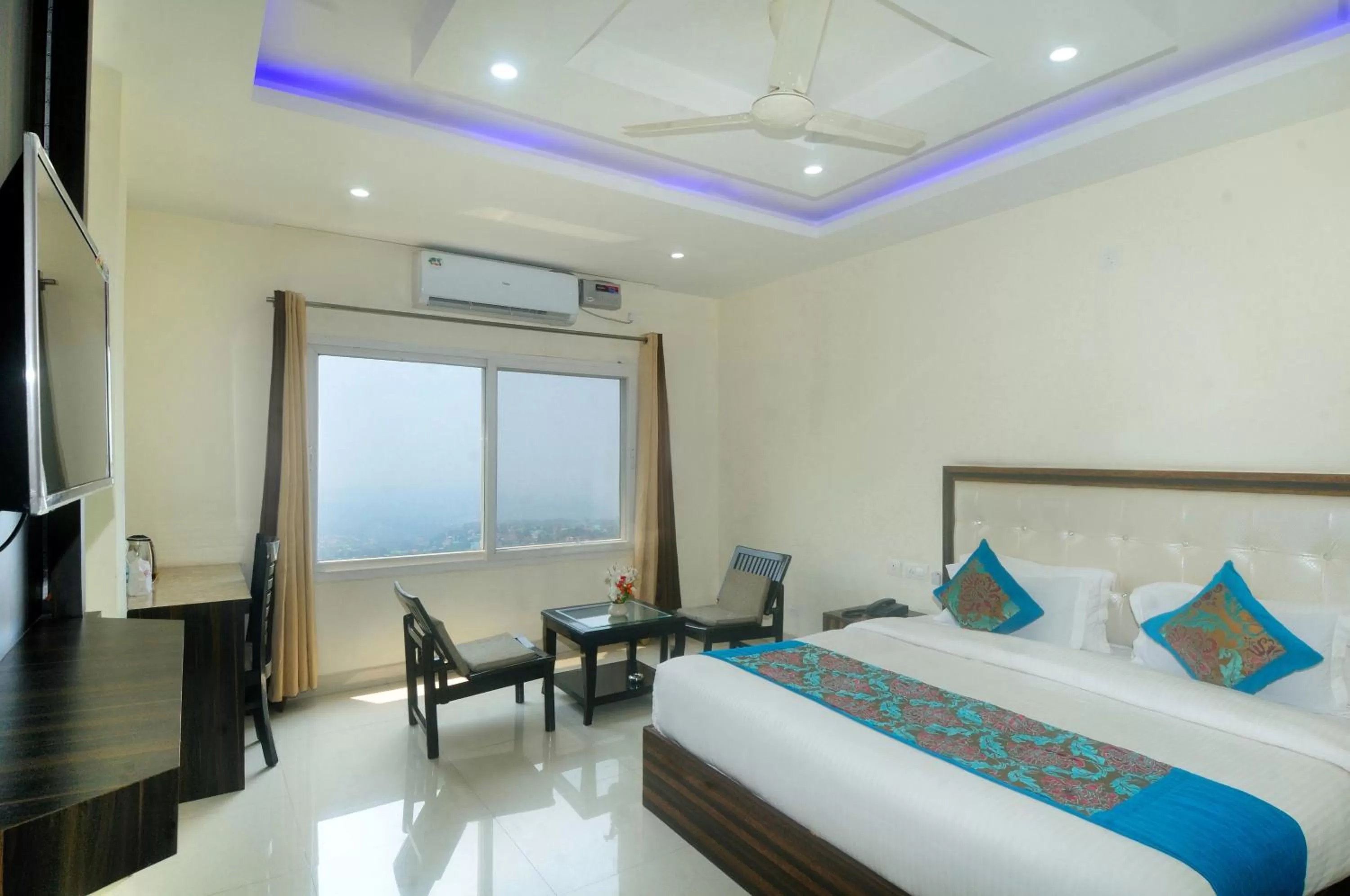 Bedroom, Bed in Hotel Bliss Valley - Hotel in Dharamshala