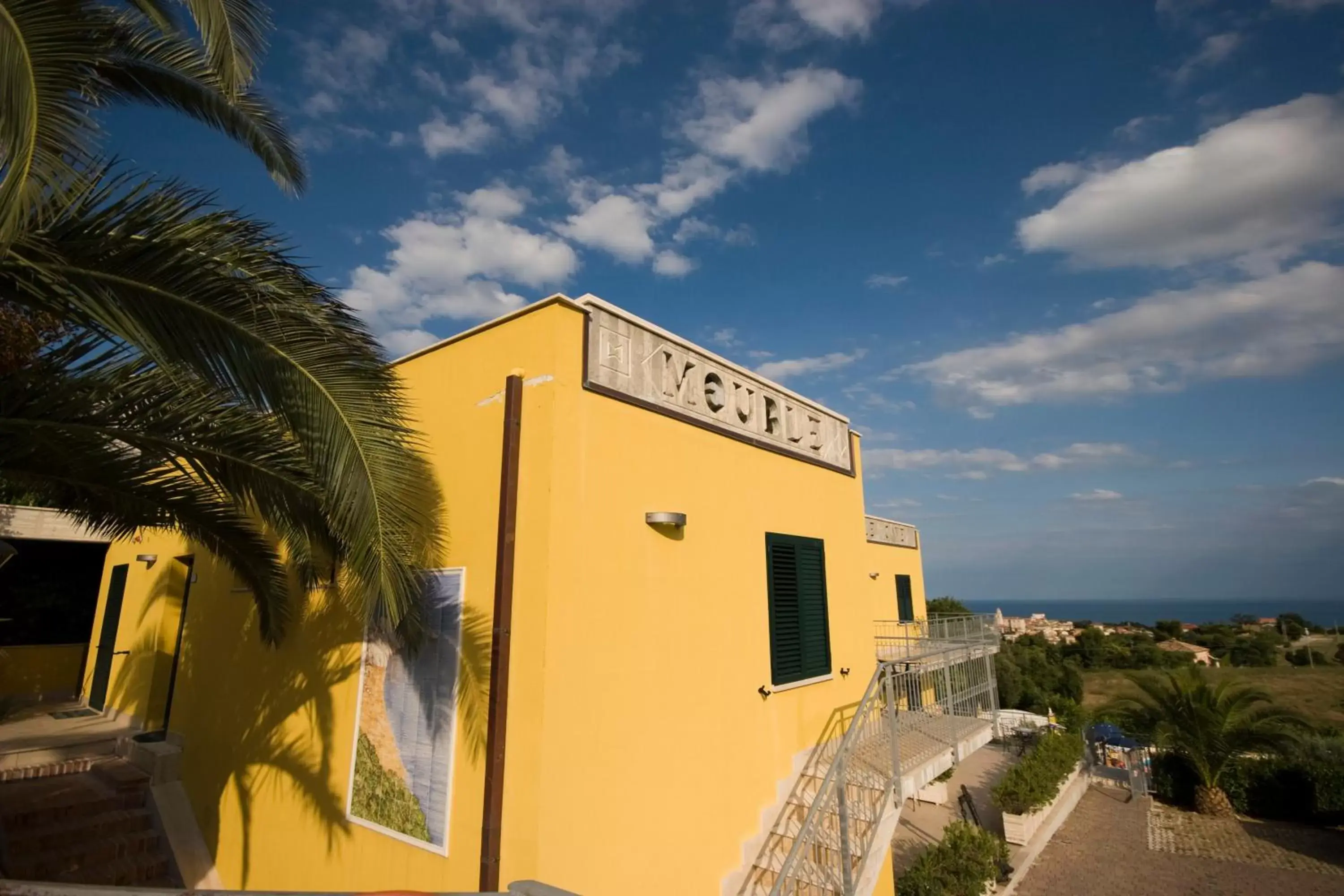 Facade/entrance, Property Building in Hotel Le Cave