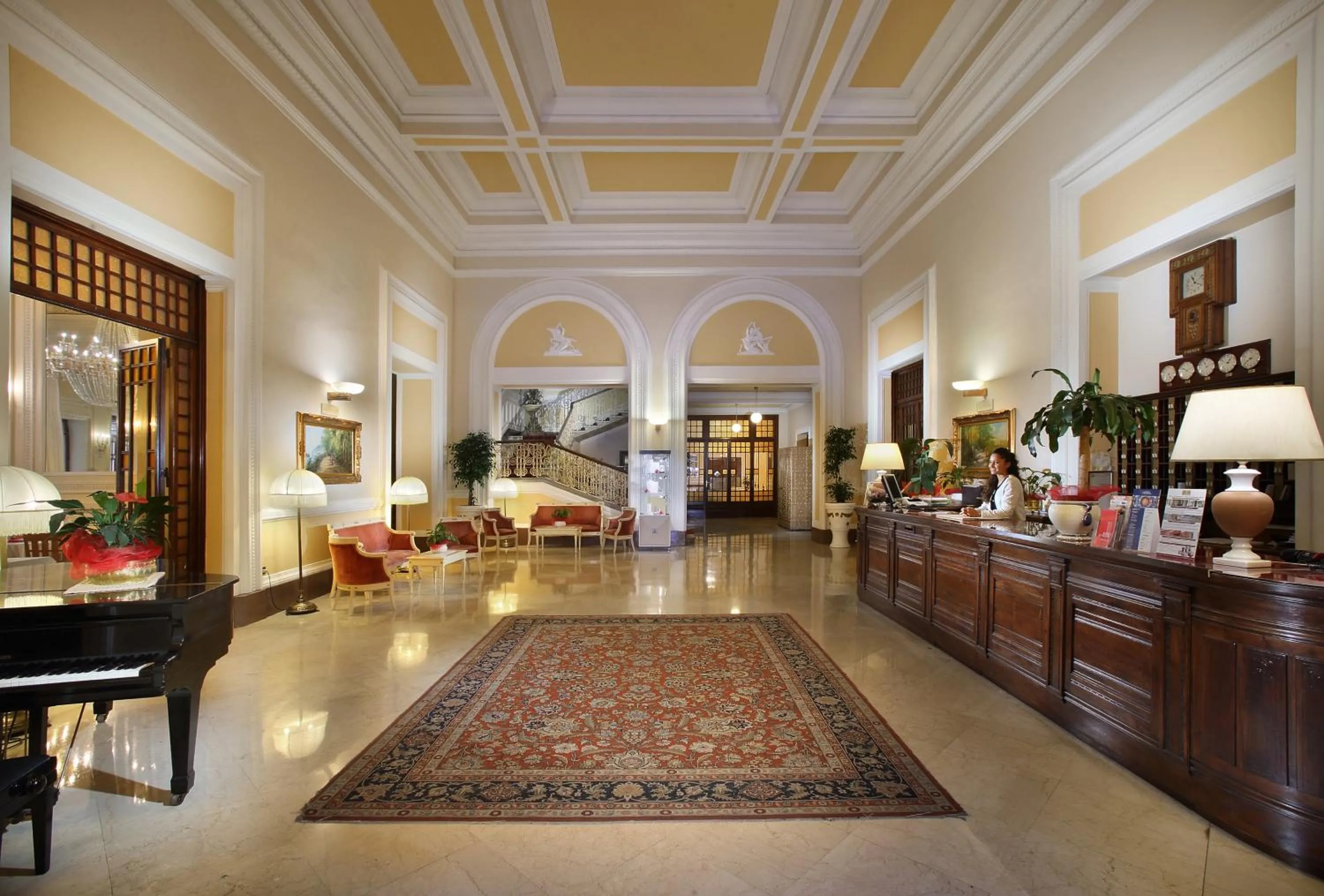 Lobby or reception in Grand Hotel Plaza & Locanda Maggiore
