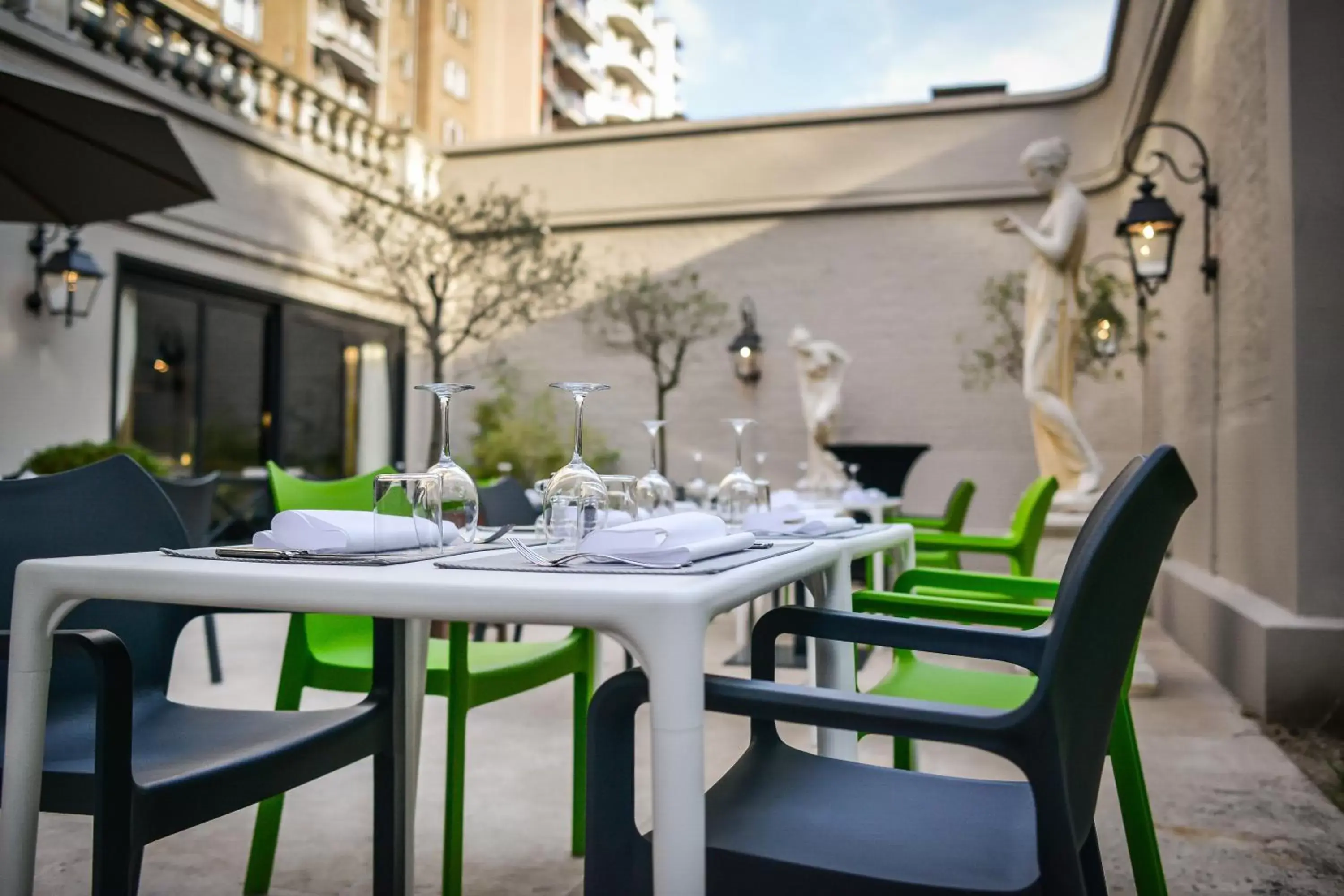 Patio, Restaurant/Places to Eat in Hotel Barsey by Warwick