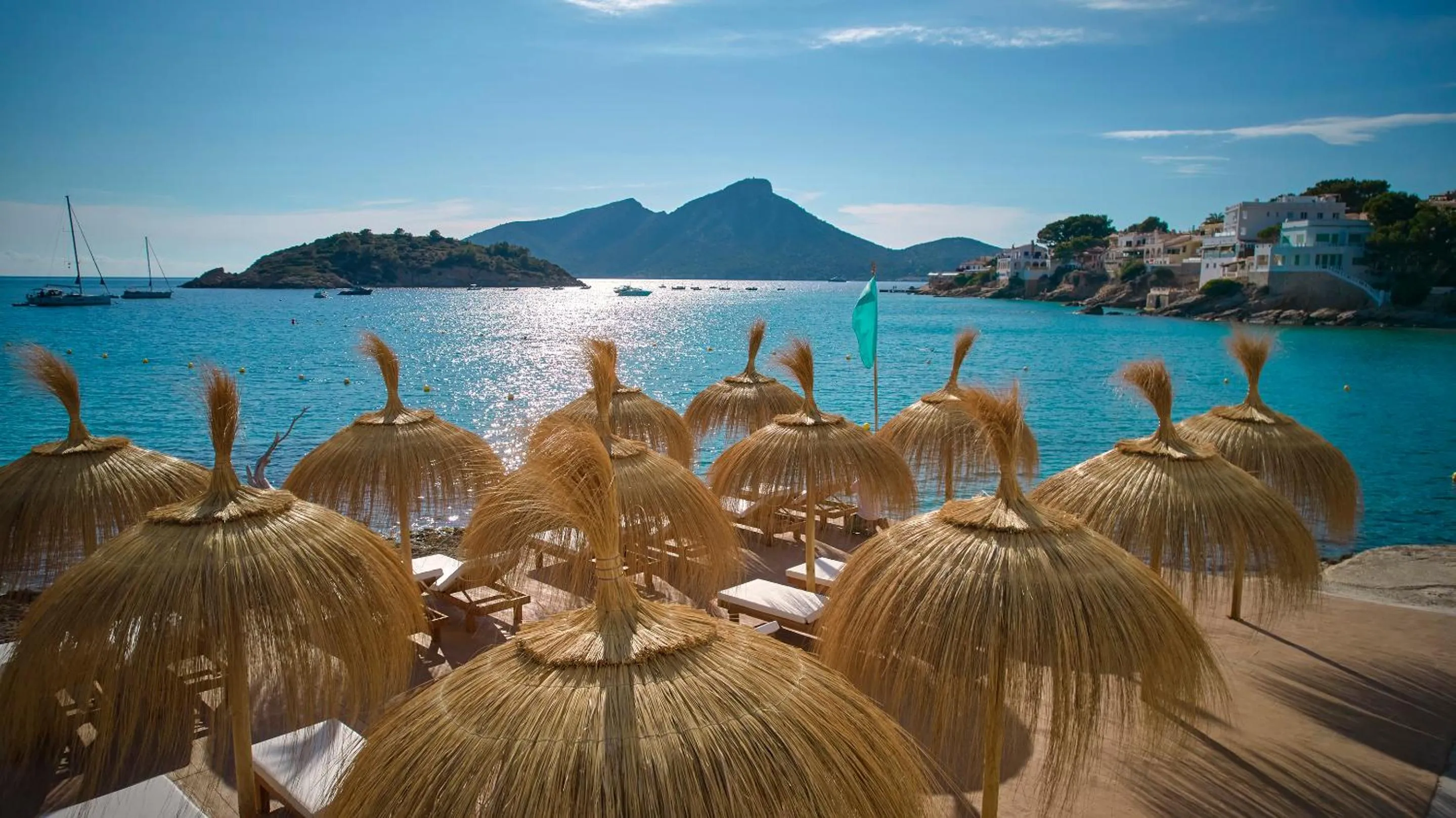 Beach in Universal Hotel Aquamarin