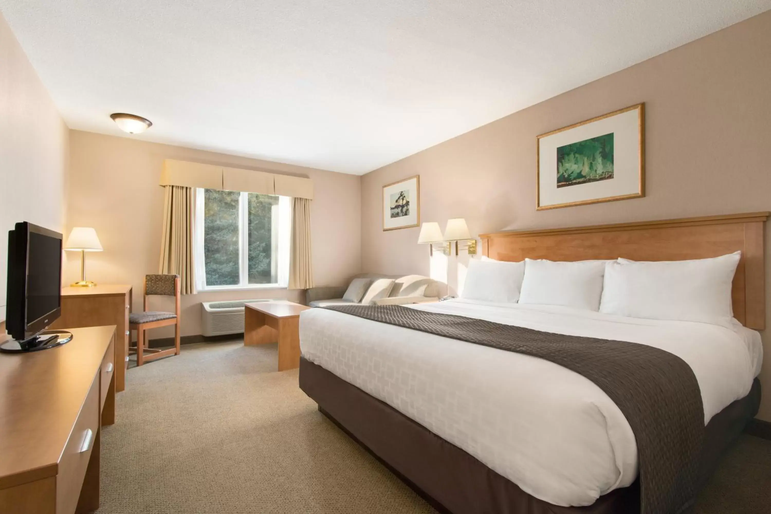 Day, Bed in Days Inn & Suites by Wyndham Thunder Bay