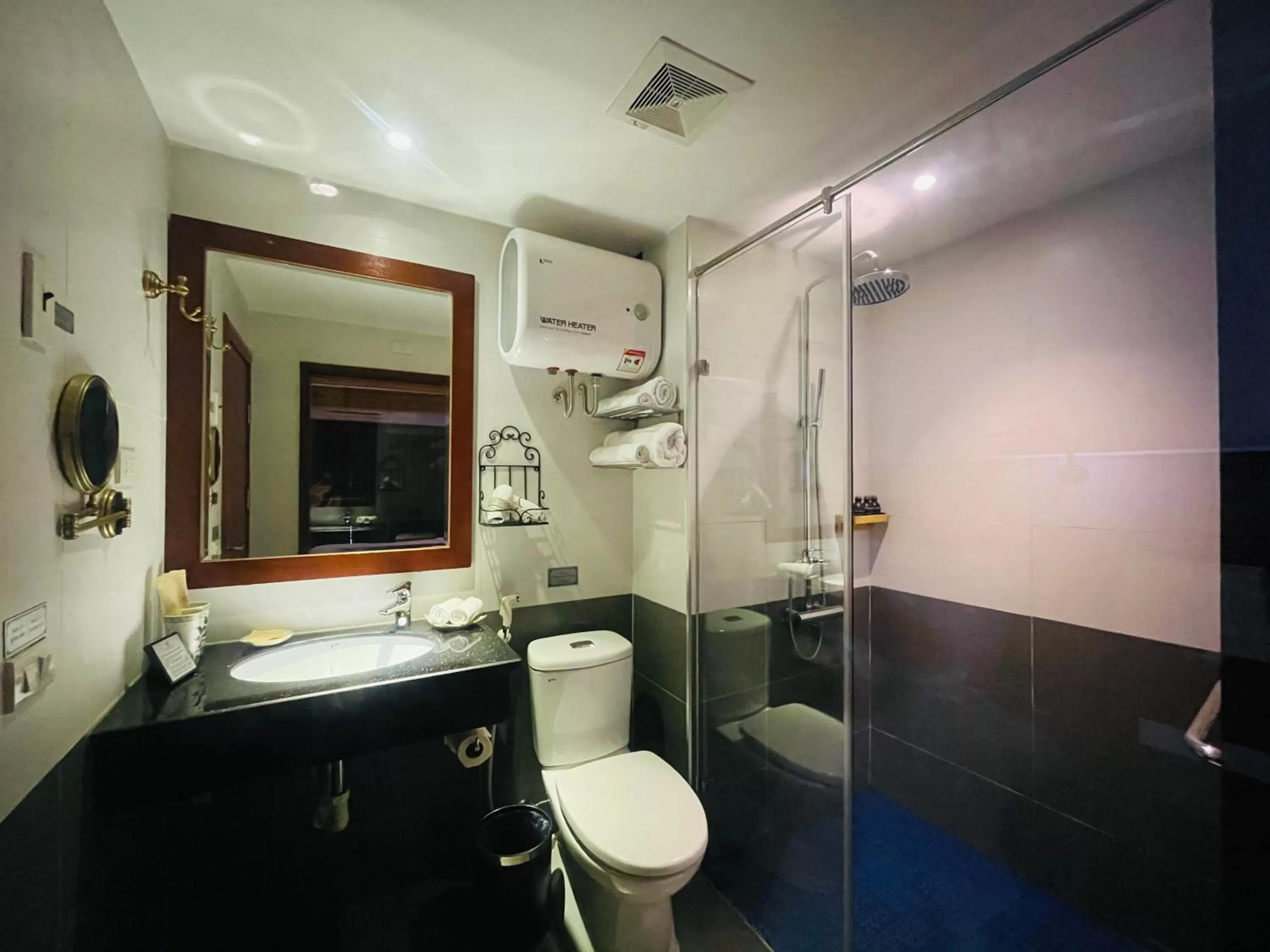 Bathroom in The Vancouver Hotel - Ninh Binh