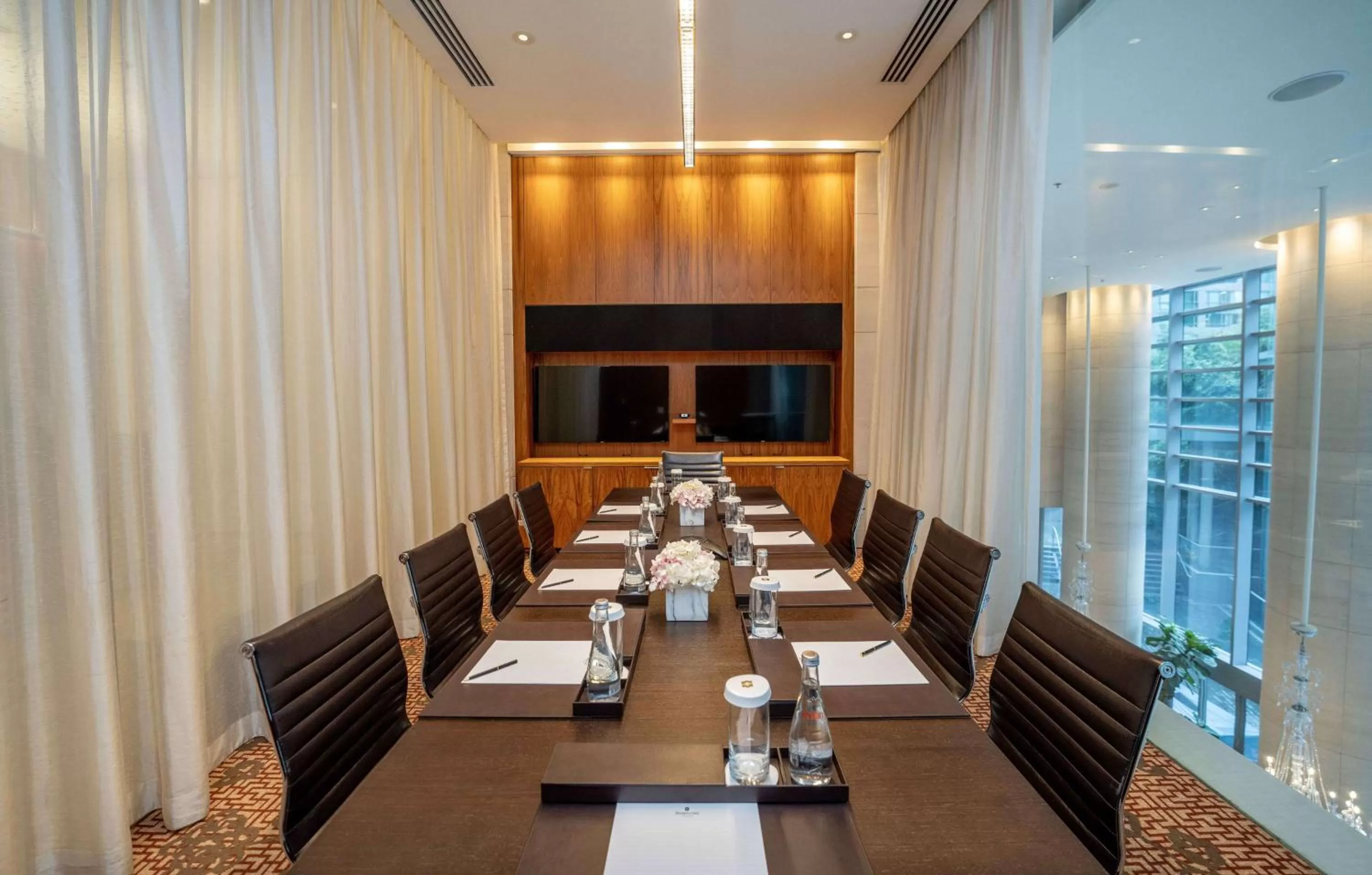 TV and multimedia in Shangri-La Vancouver