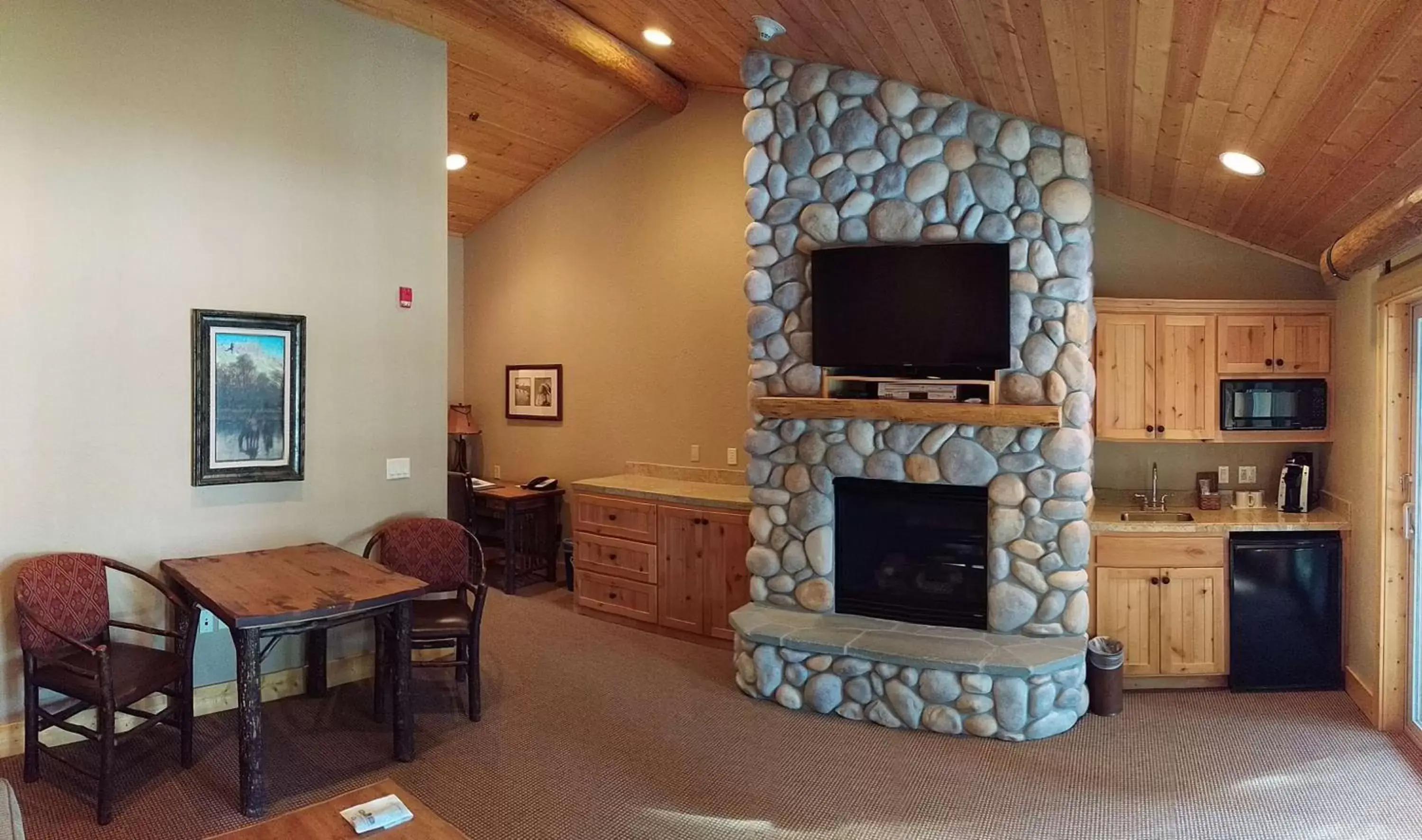 Photo of the whole room, TV/Entertainment Center in Best Western Ponderosa Lodge