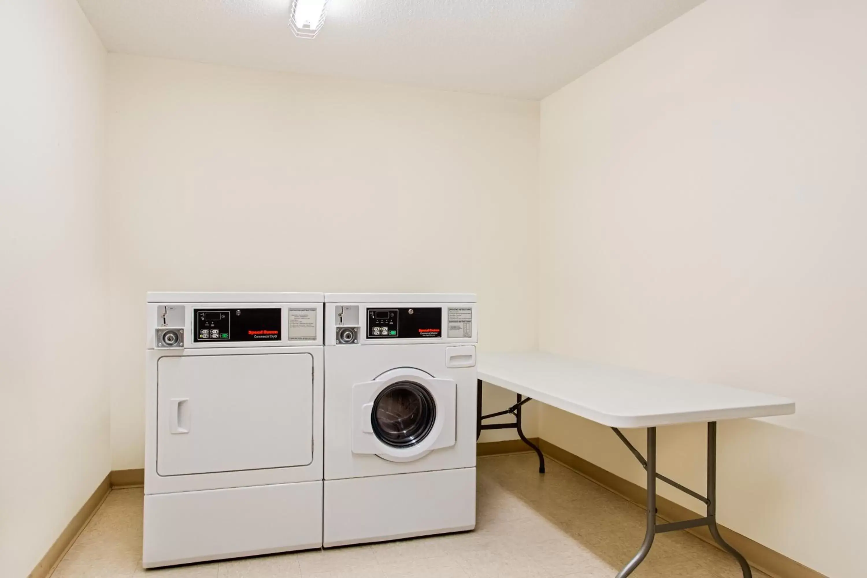 Area and facilities, Kitchen/Kitchenette in Holiday Inn Express & Suites - Mobile - I-65, an IHG Hotel
