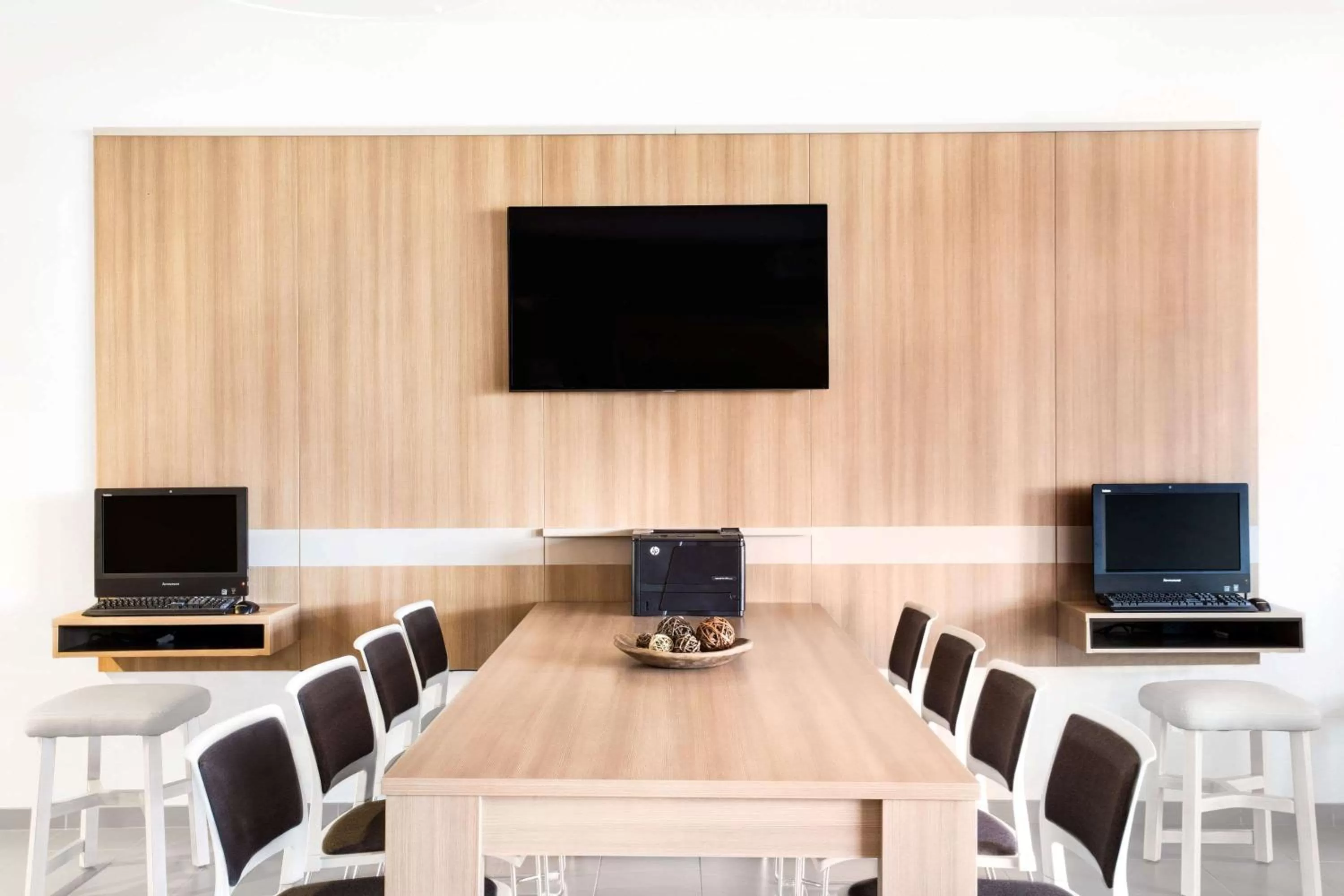 Meeting/conference room in Microtel Inn & Suites by Wyndham Vernal/Naples