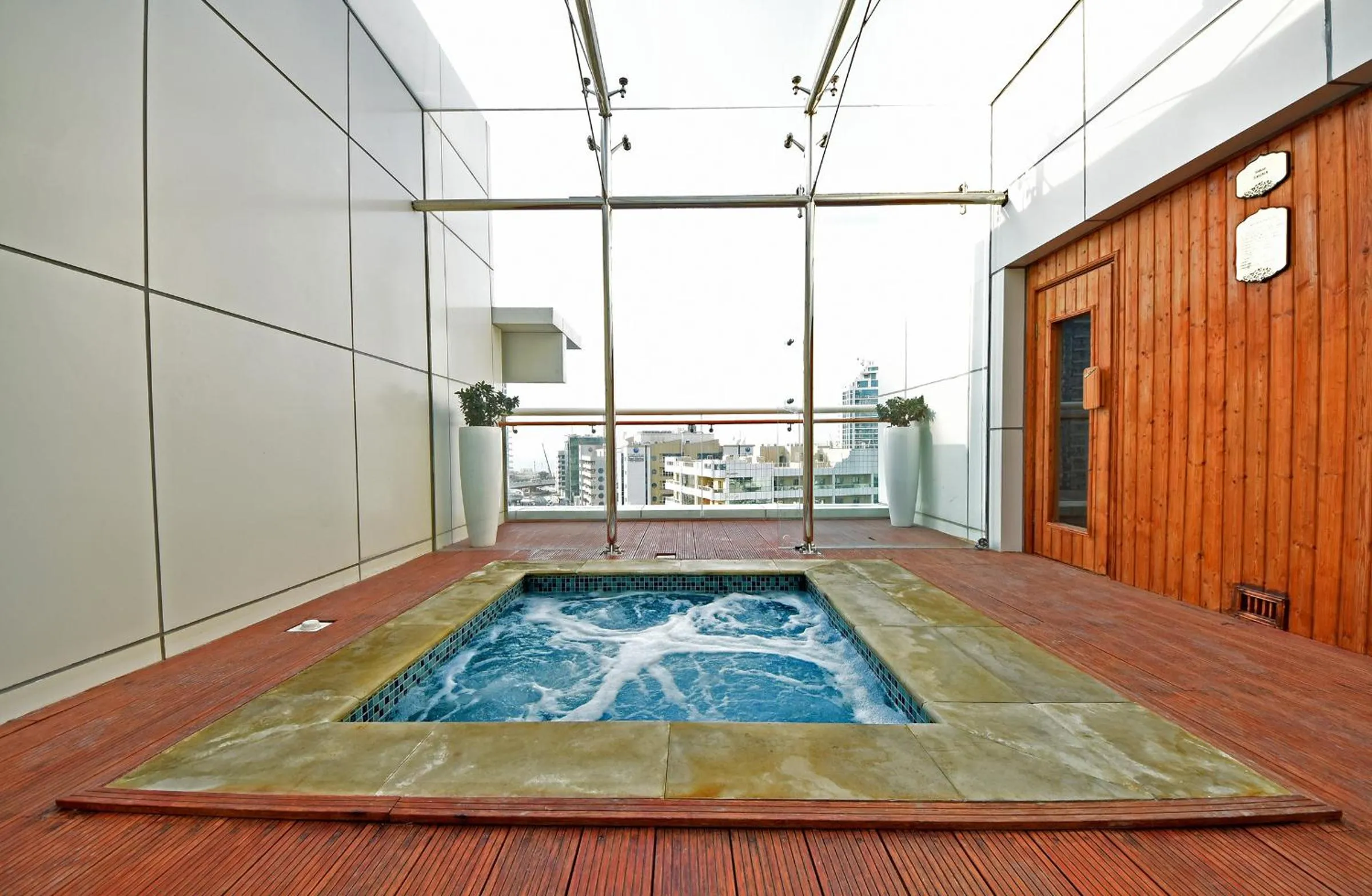 Hot Tub in Jannah Marina Hotel Apartments