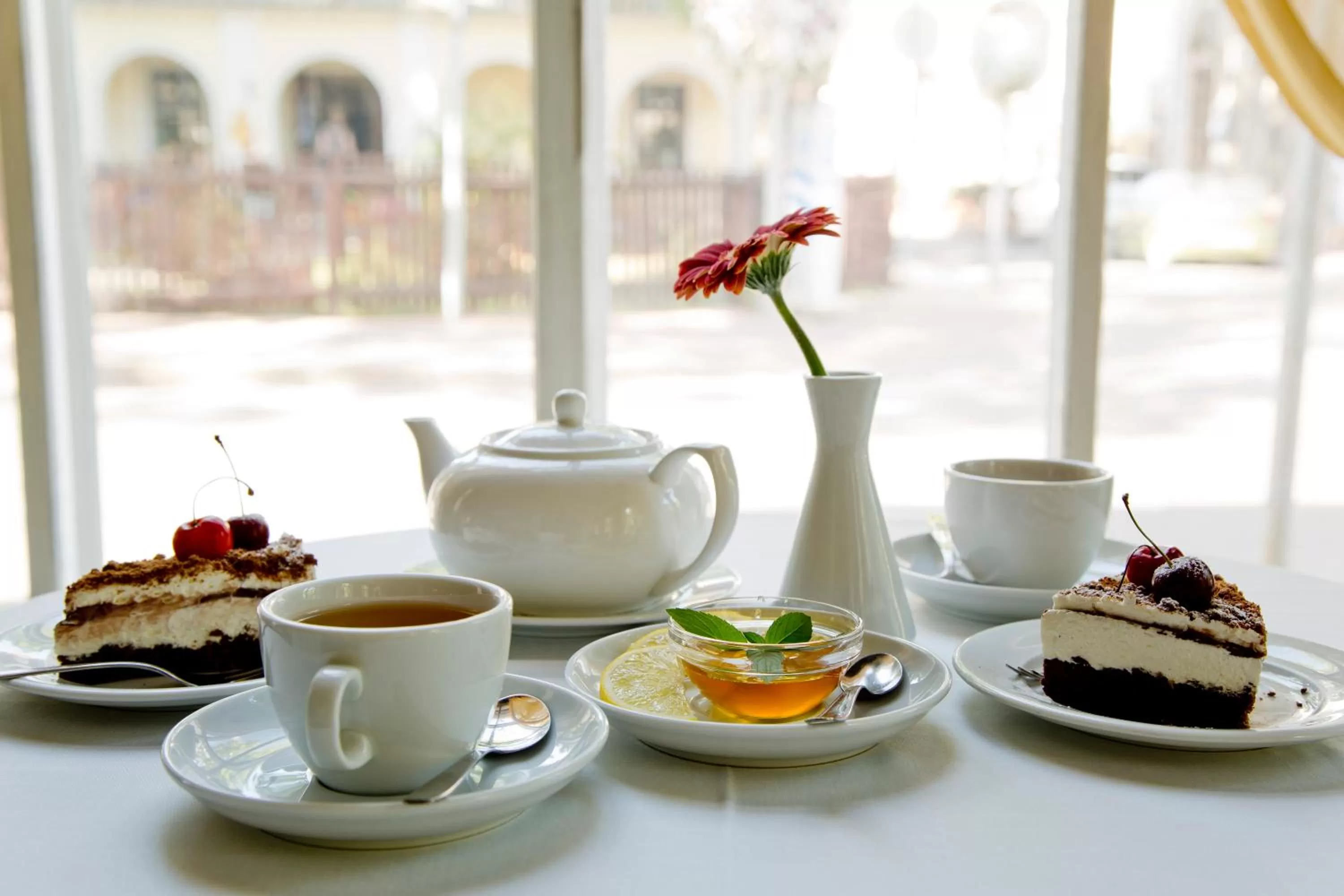 Restaurant/places to eat in Hotel Victoria