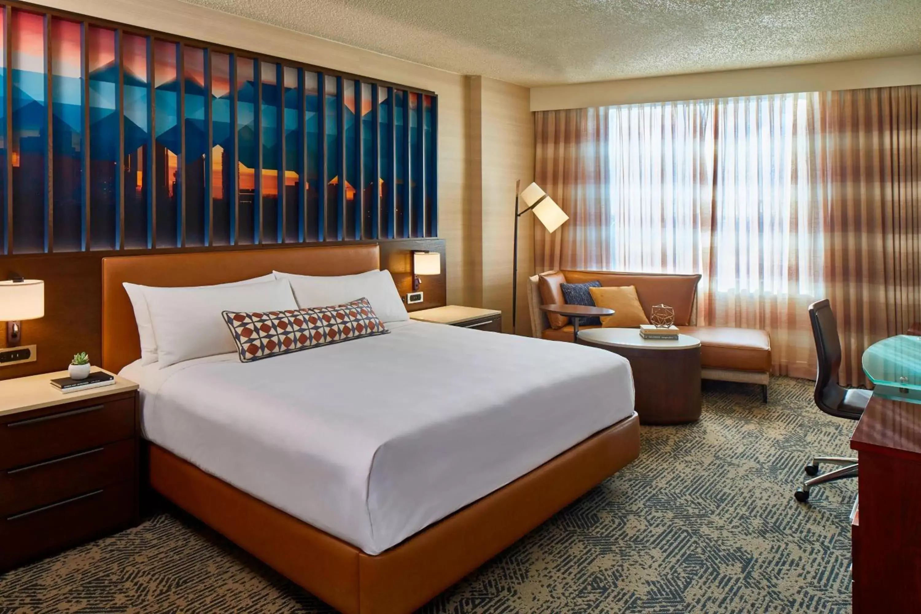 Photo of the whole room, Bed in Renaissance Dallas Hotel