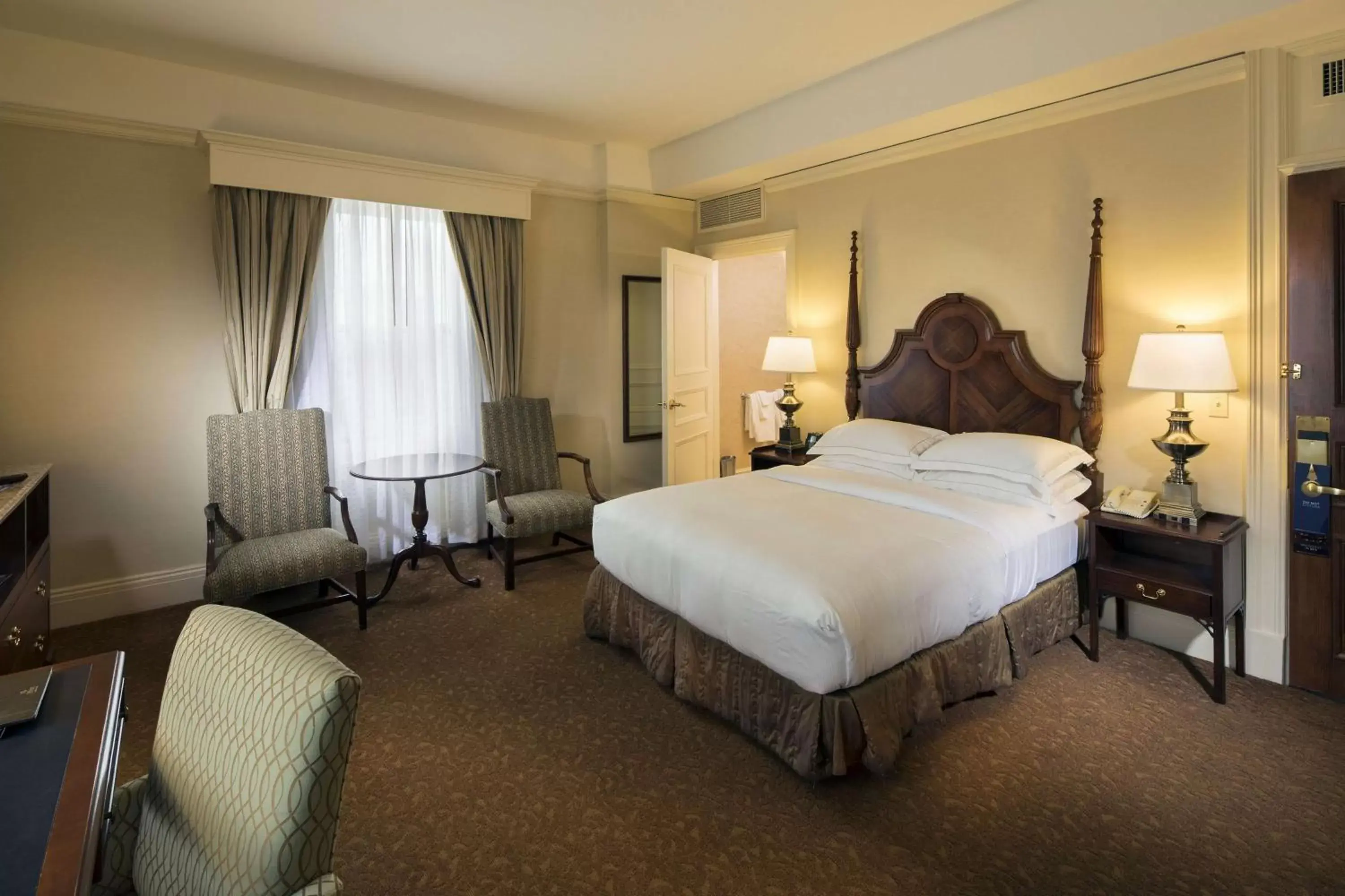 Bed in The Seelbach Hilton Louisville Bed in The Seelbach Hilton Louisville