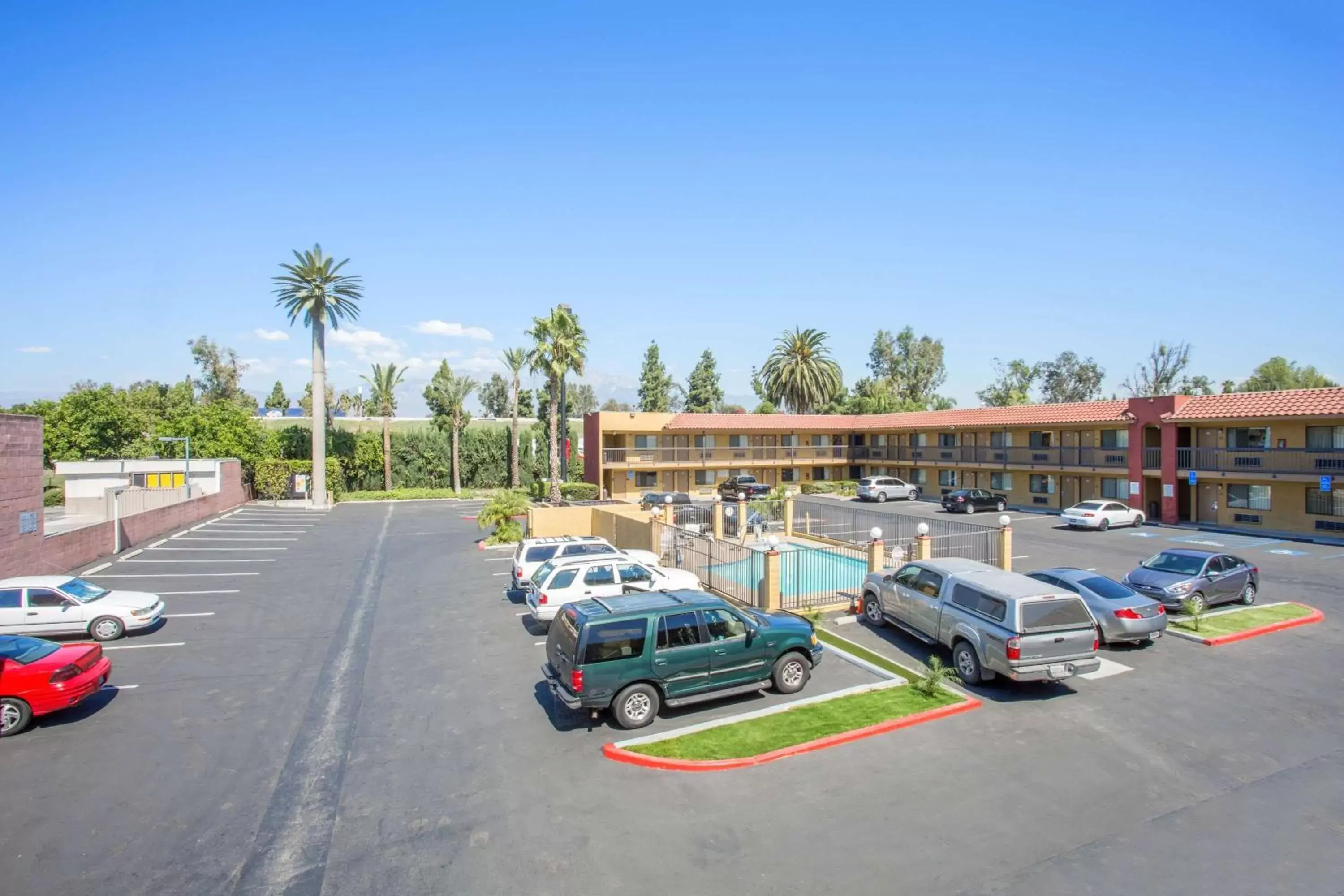 Property building, Neighborhood in Hotel Seville - Ontario Airport/Chino