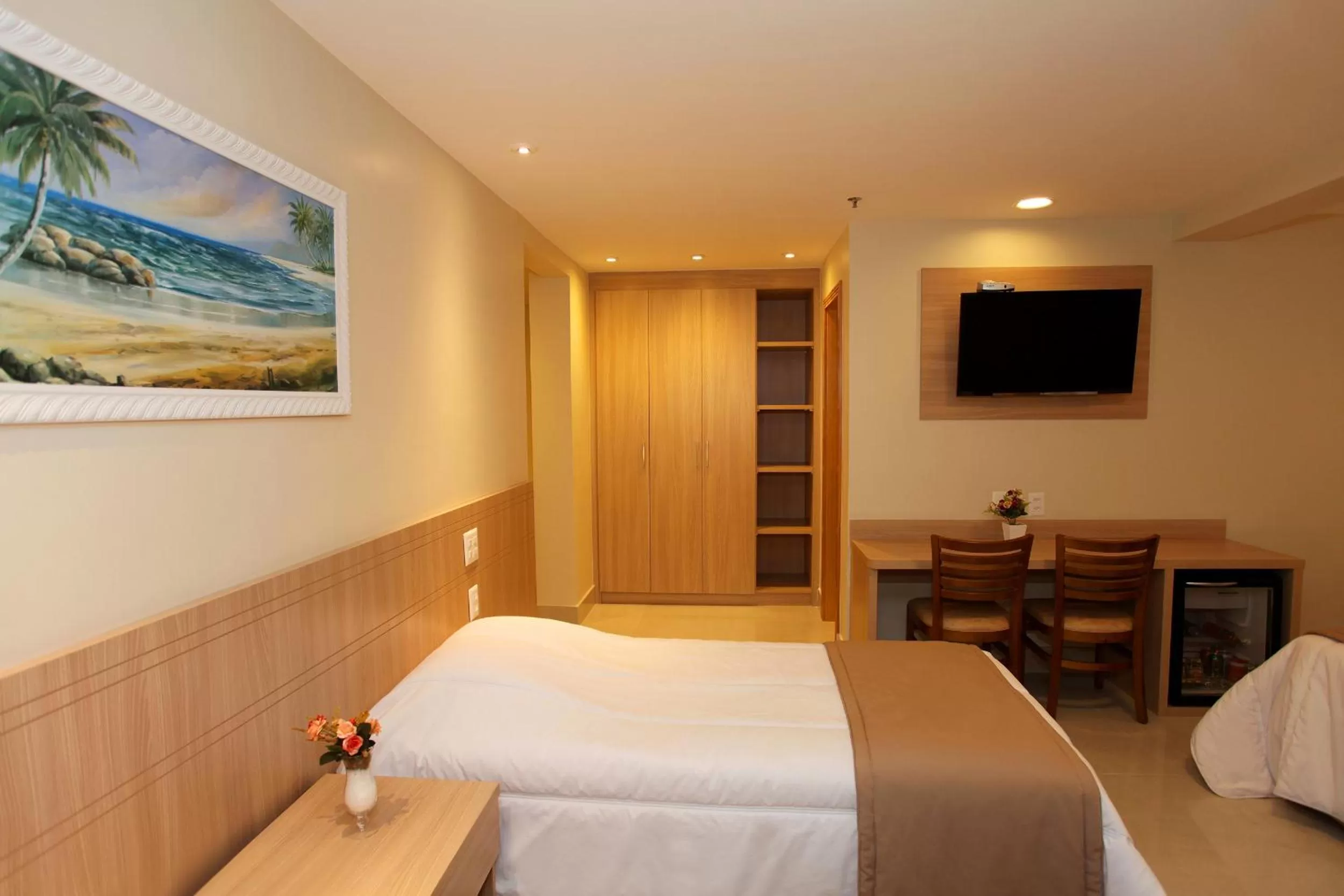 Photo of the whole room, Bed in Elegance Praia Hotel