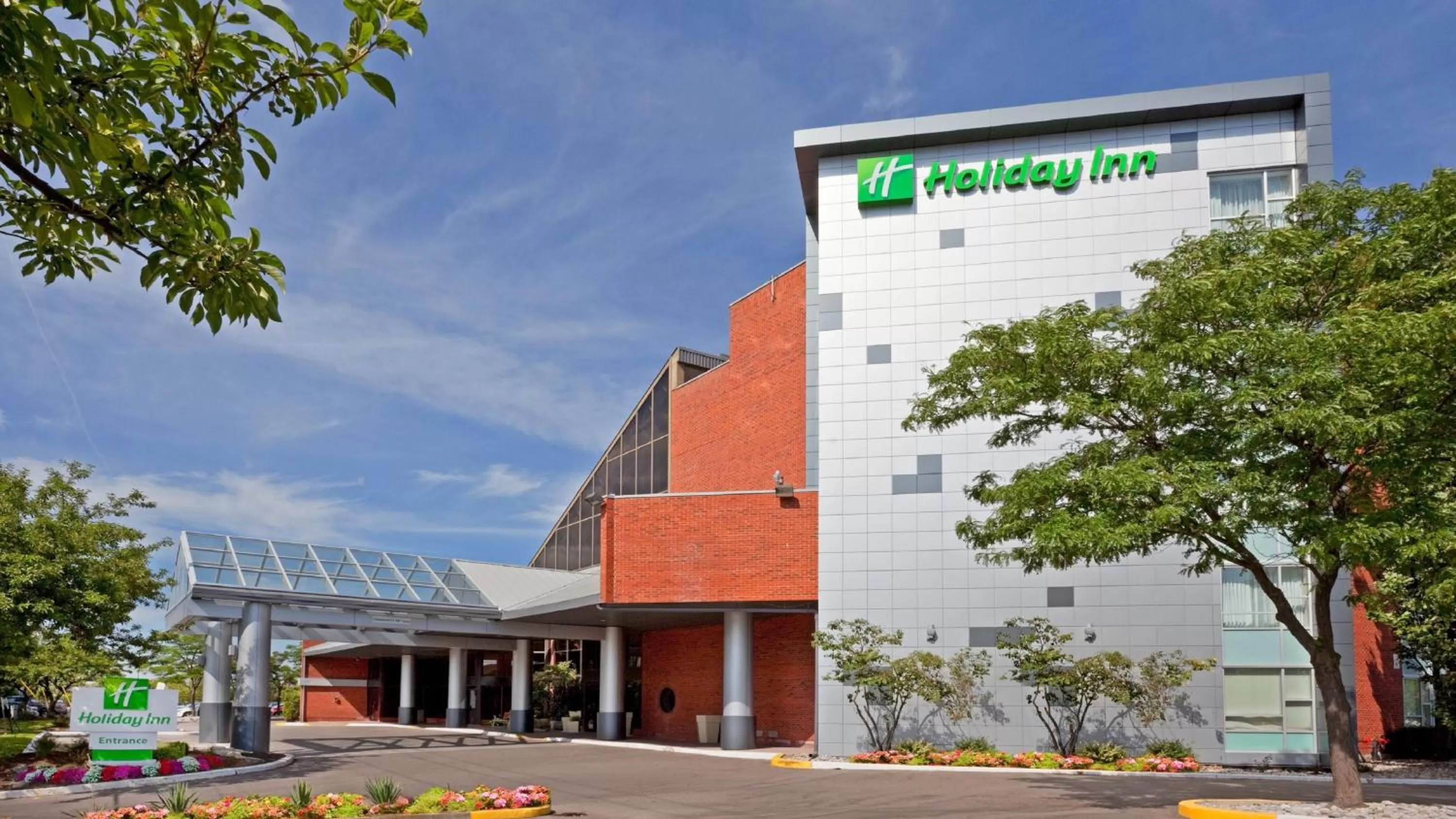 Property building in Holiday Inn Oakville Centre by IHG